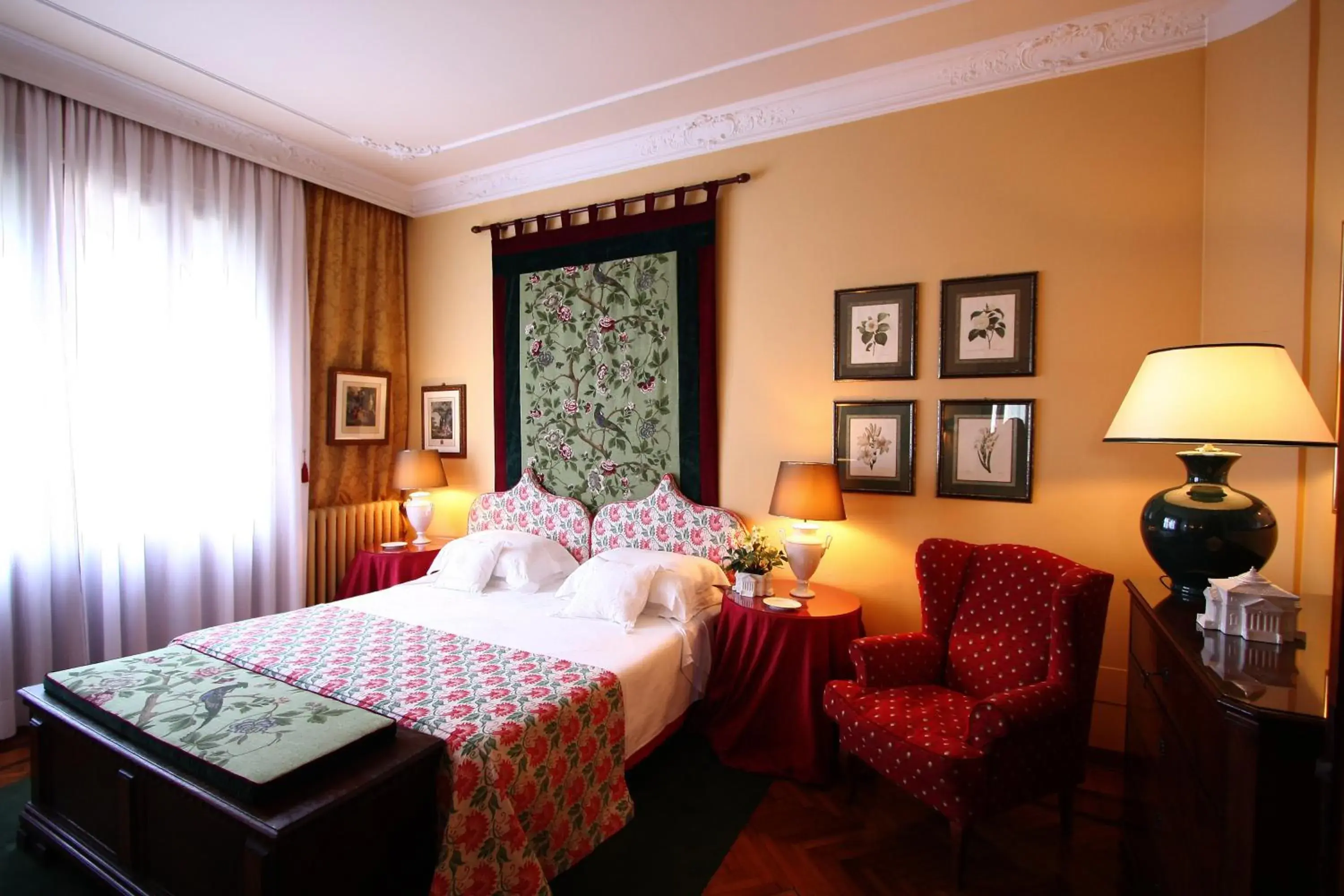 Presidential Suite in Villa Abbazia Relais & Chateaux Presidential Suite in Villa Abbazia Relais & Chateaux