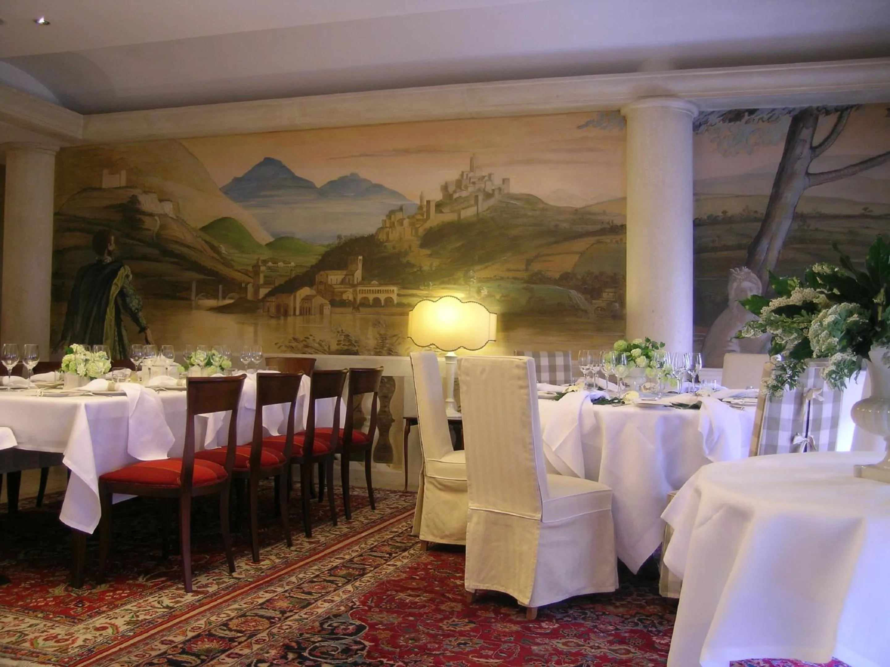 Restaurant/places to eat in Villa Abbazia Relais & Chateaux