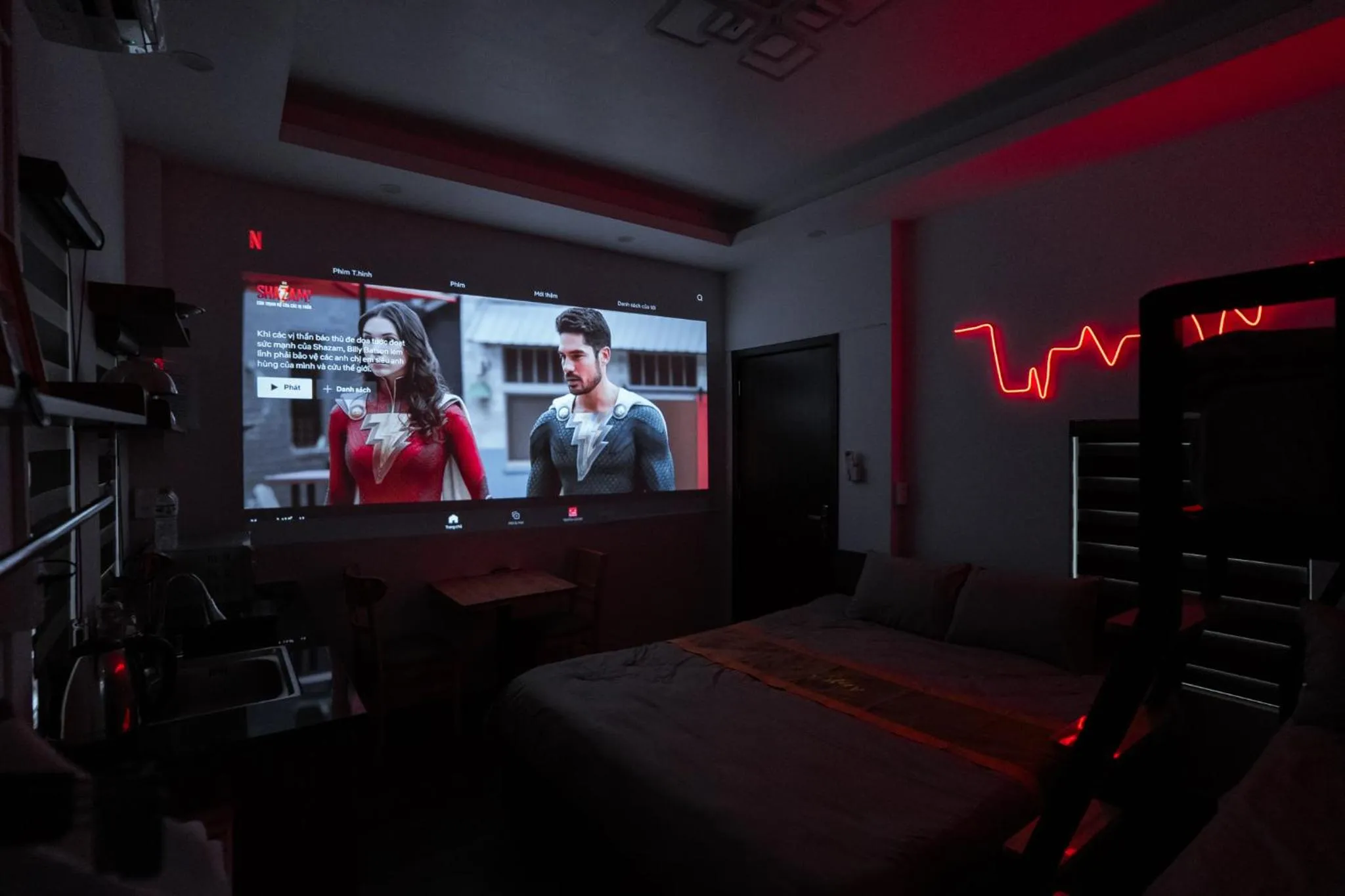 Bed in X-Stay Thư Trung