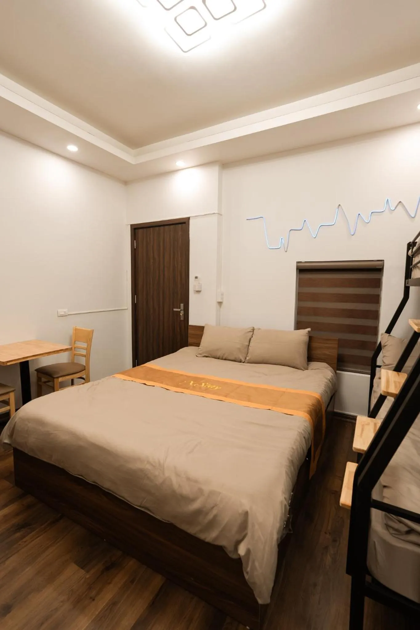 Bed in X-Stay Thư Trung