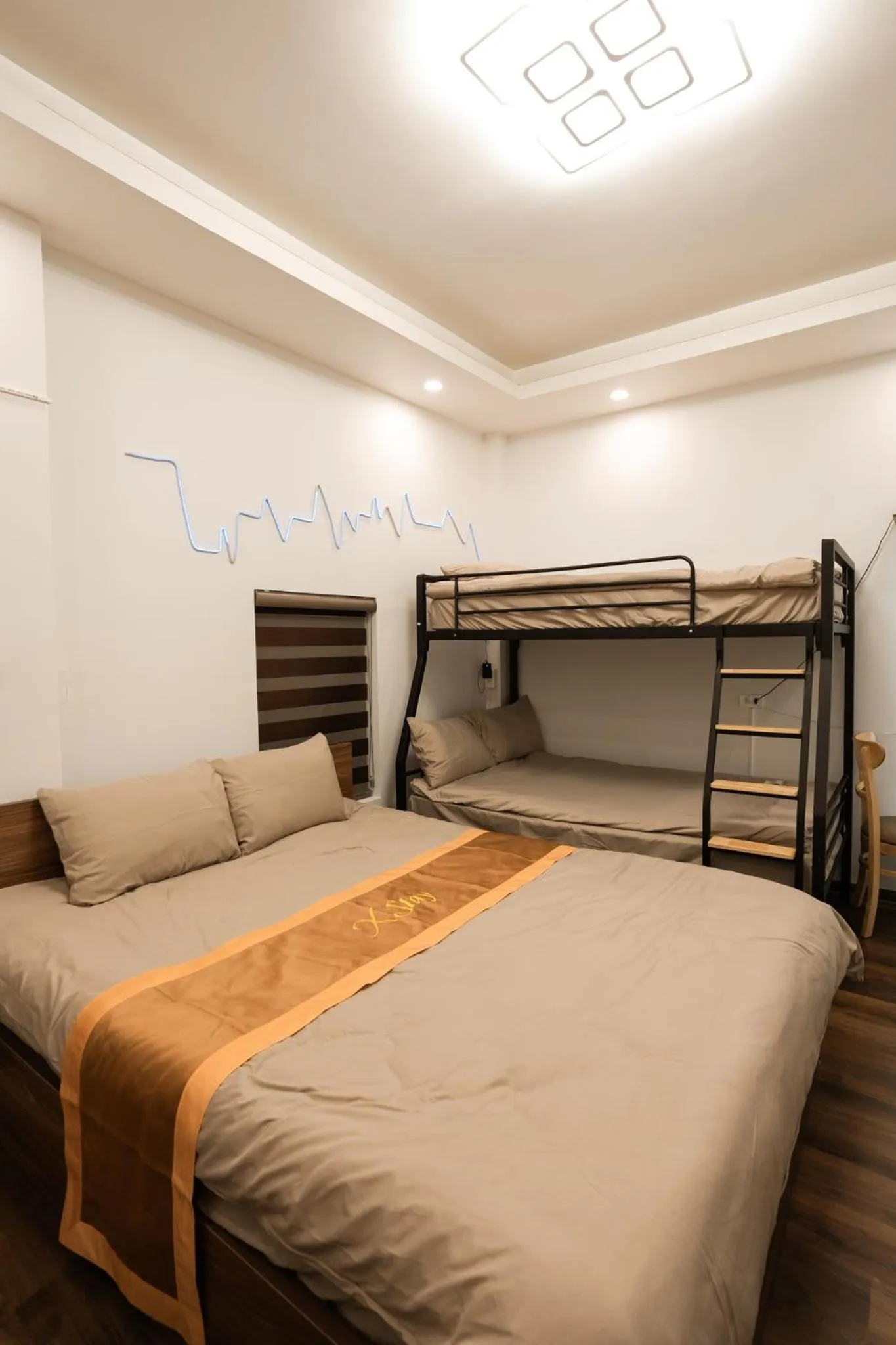 Bed in X-Stay Thư Trung