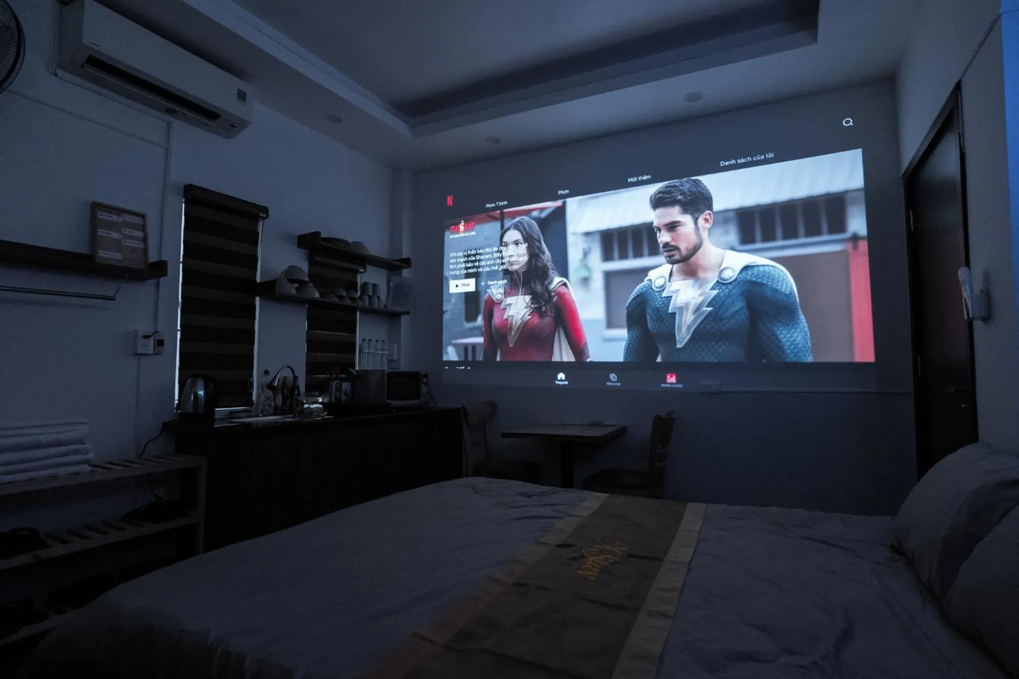 Communal lounge/ TV room in X-Stay Thư Trung