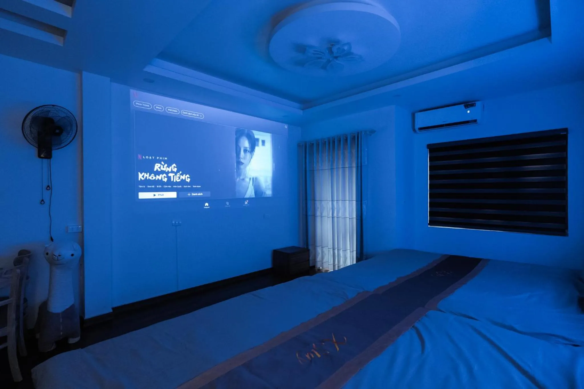 Bed in X-Stay Thư Trung