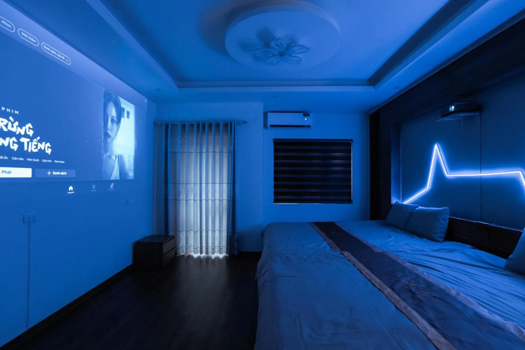 Bed in X-Stay Thư Trung