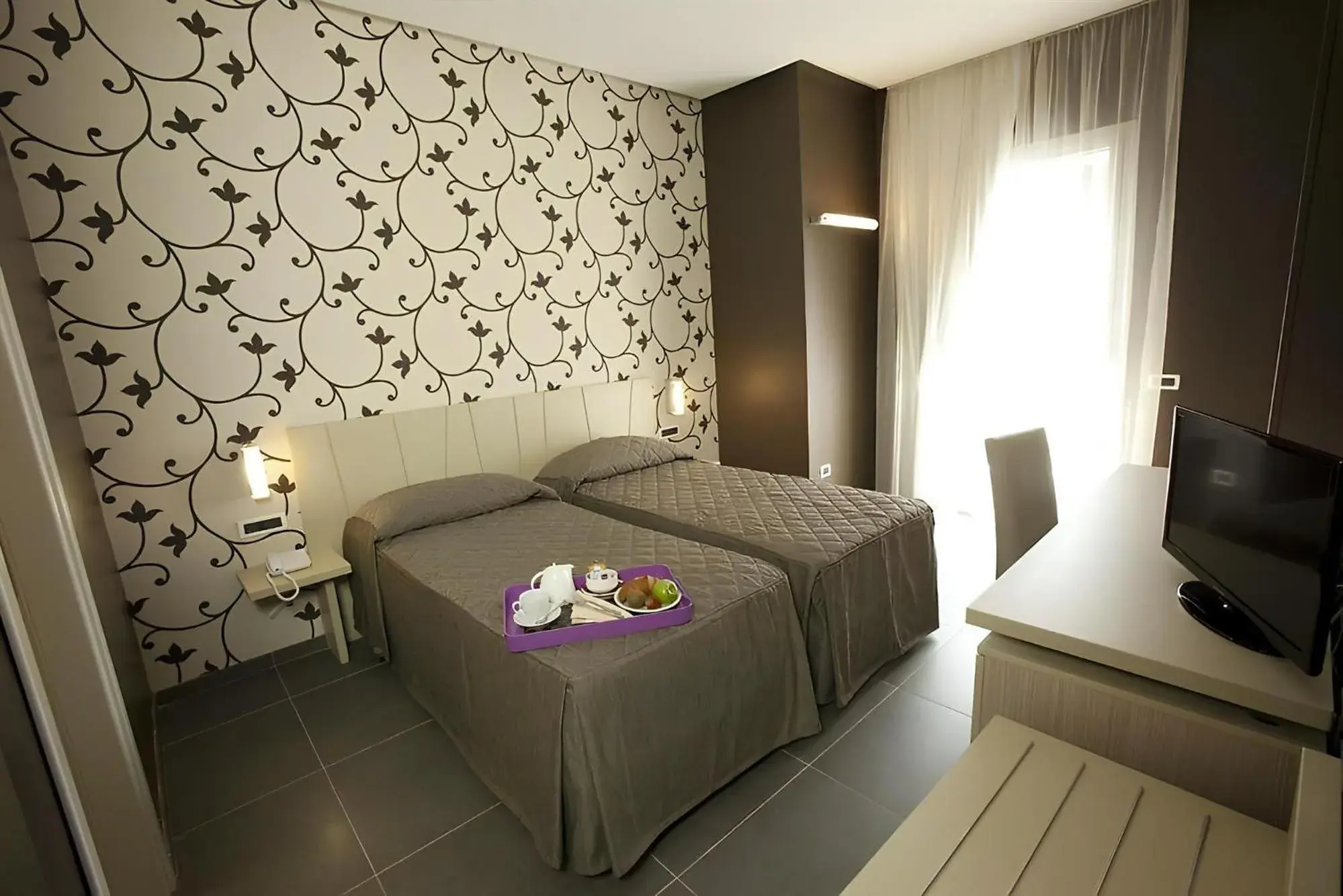 Twin Room in Sunrise Hotel Twin Room in Sunrise Hotel