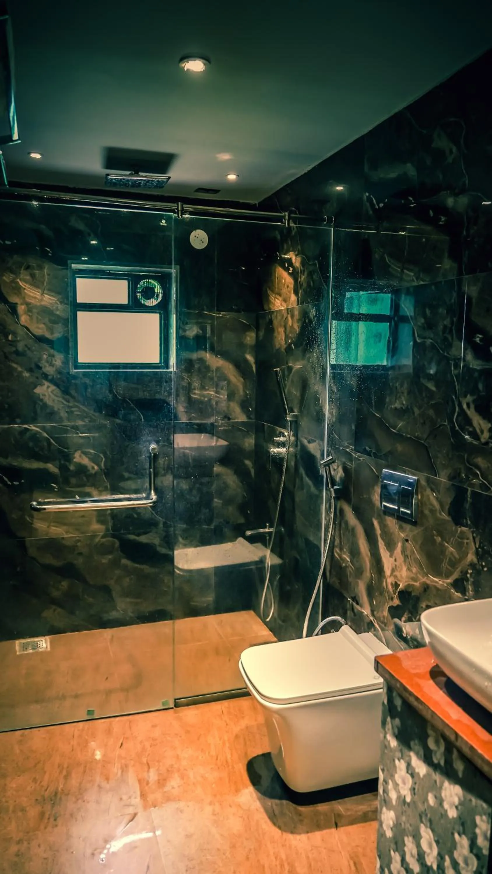 Bathroom in Whispering Peepul Resort