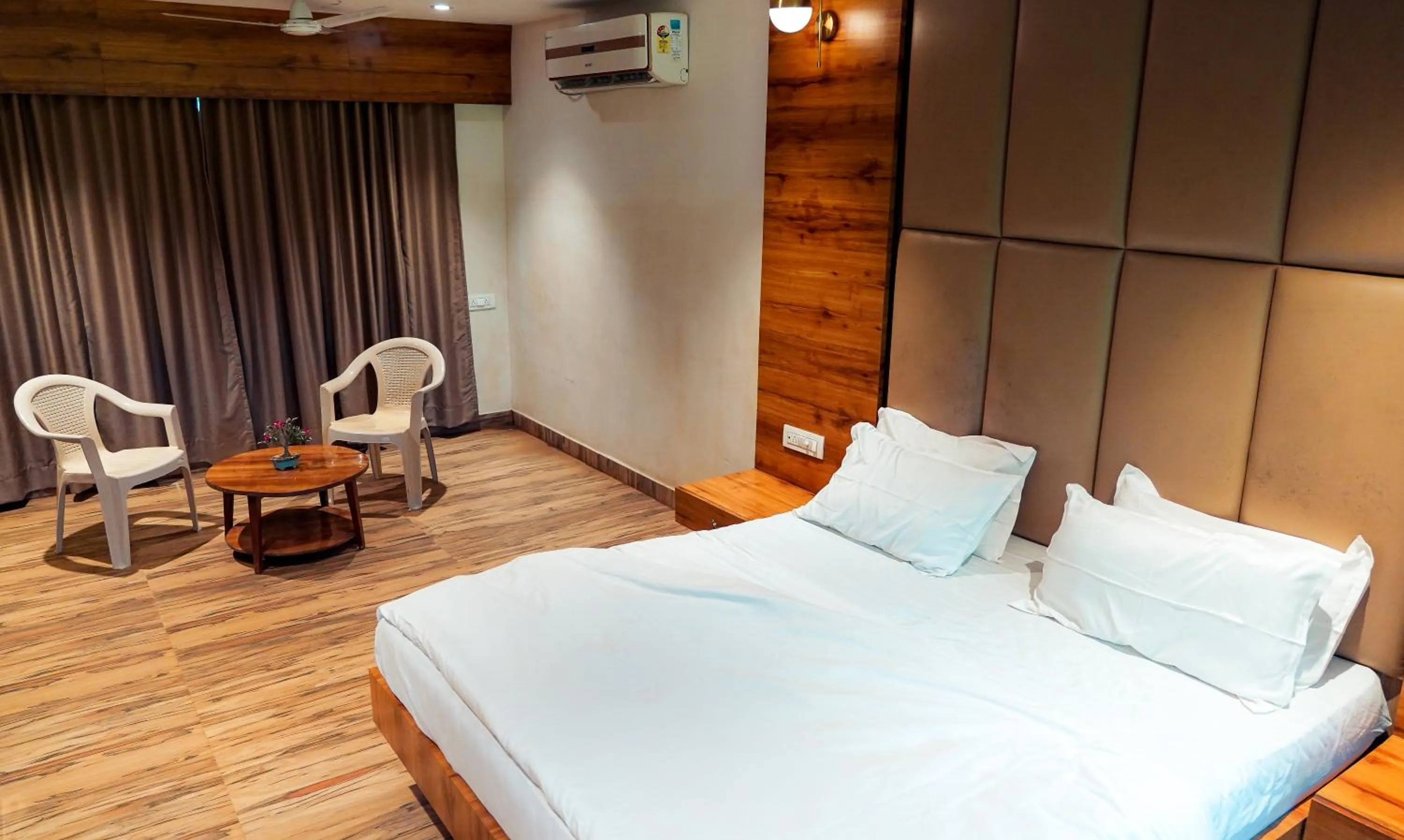 Bed in Whispering Peepul Resort