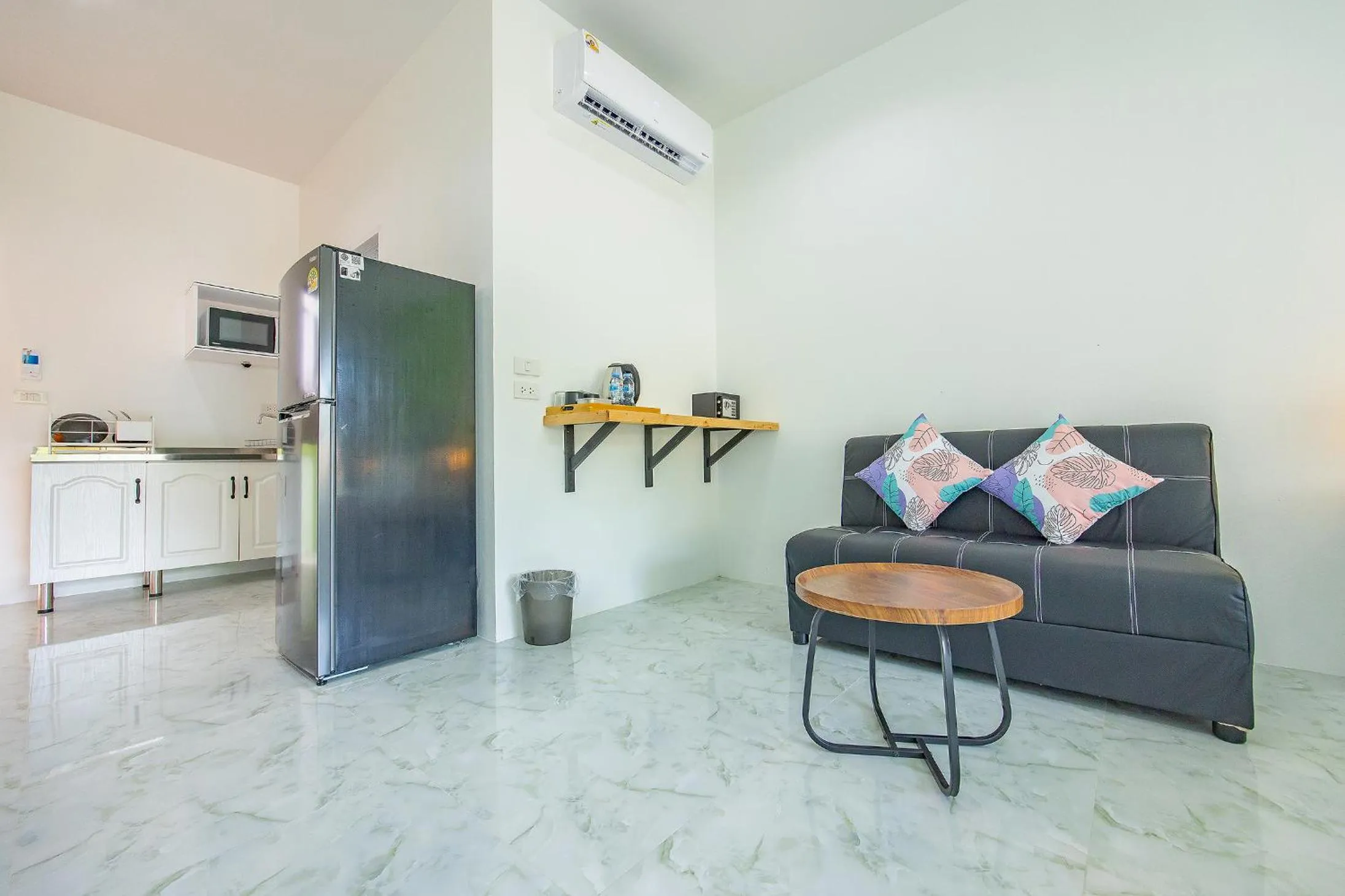 Kitchen or kitchenette in Karon Hotel at 22