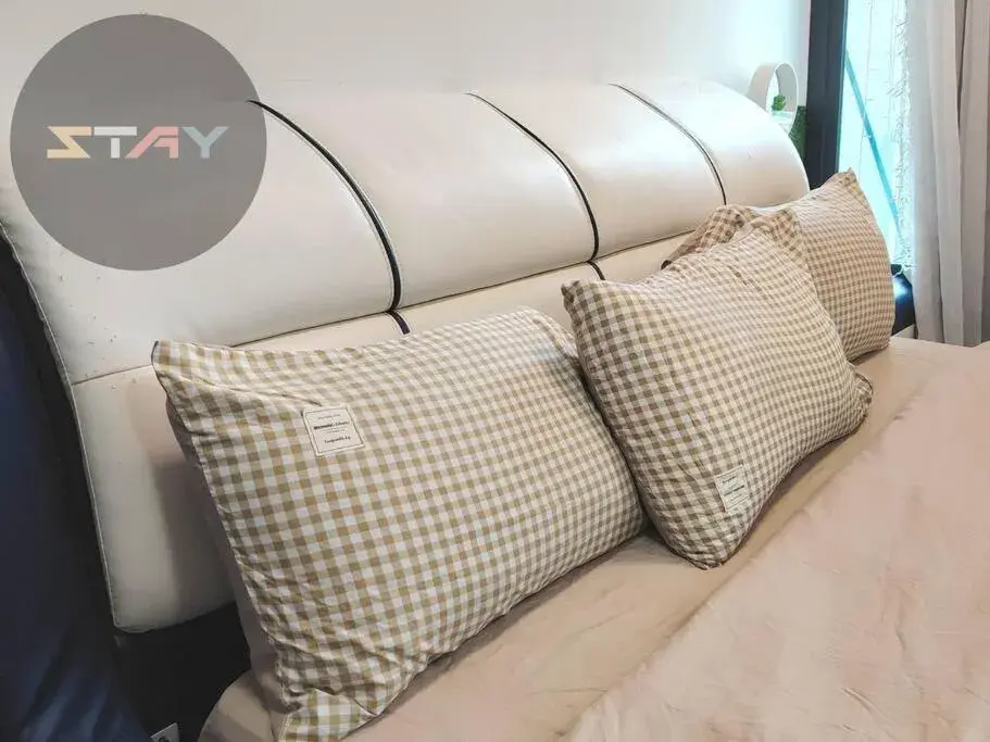 Bed in Almas Suites Cozy King Bed Studio Netflix By STAY Bed in Almas Suites Cozy King Bed Studio Netflix By STAY