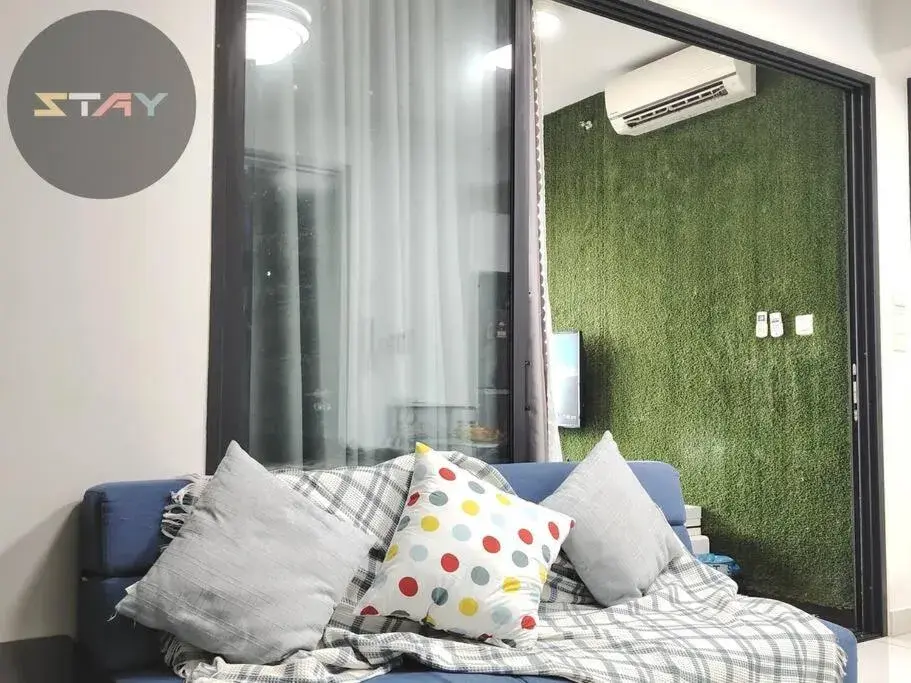 Bed in Almas Suites Cozy King Bed Studio Netflix By STAY Bed in Almas Suites Cozy King Bed Studio Netflix By STAY