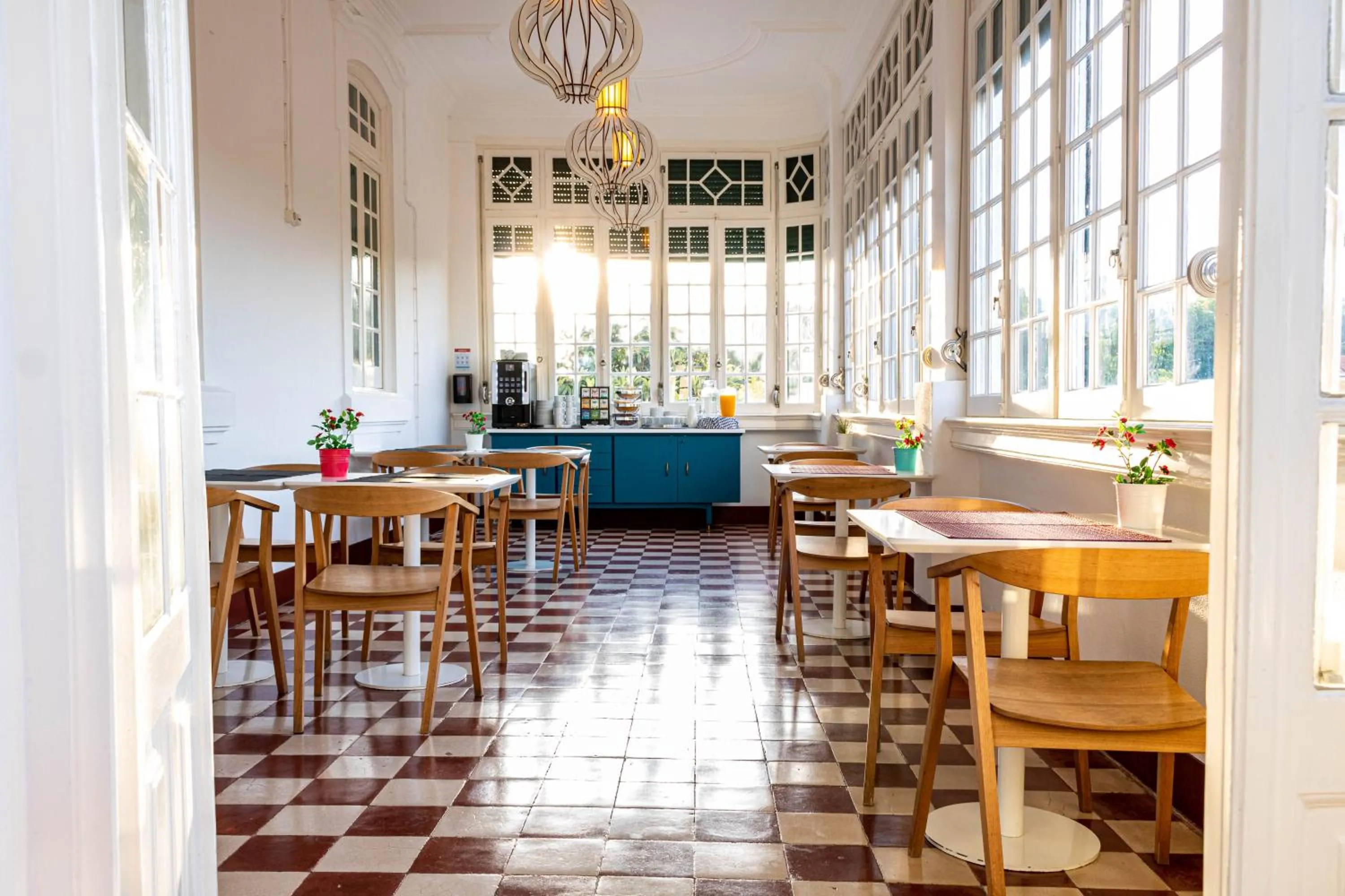 Breakfast in The Luggage