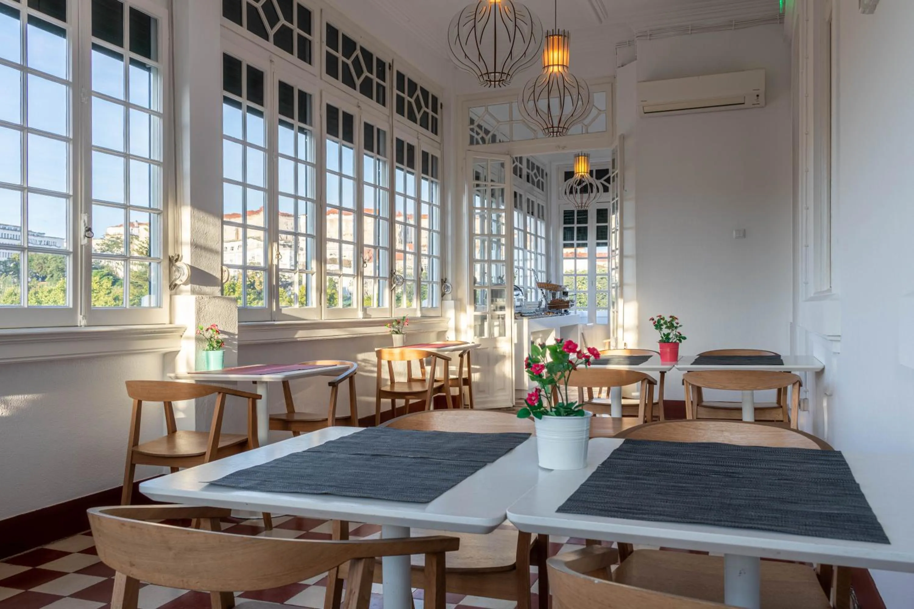 Breakfast in The Luggage