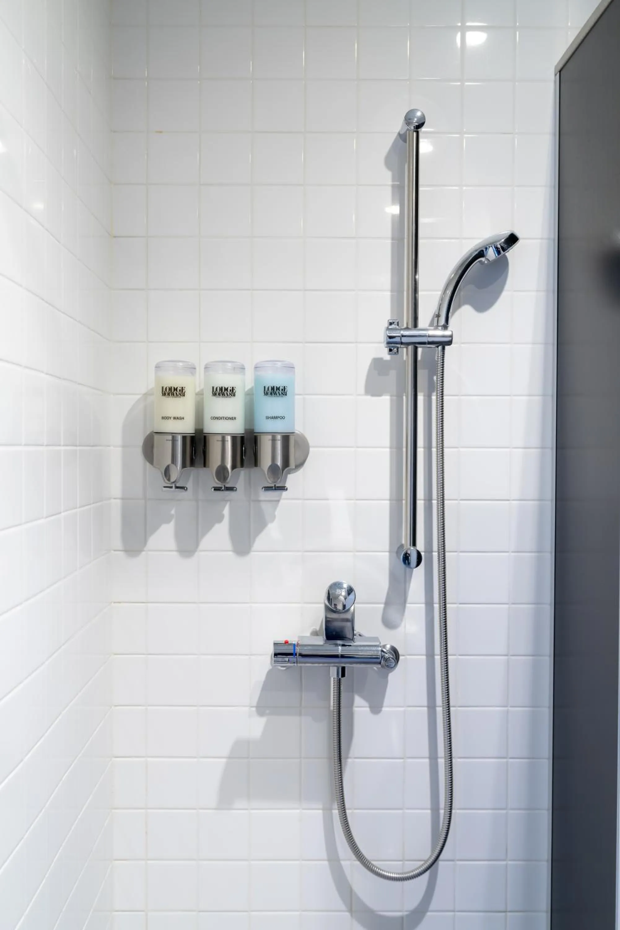 Shower in The Lodge Moiwa 834