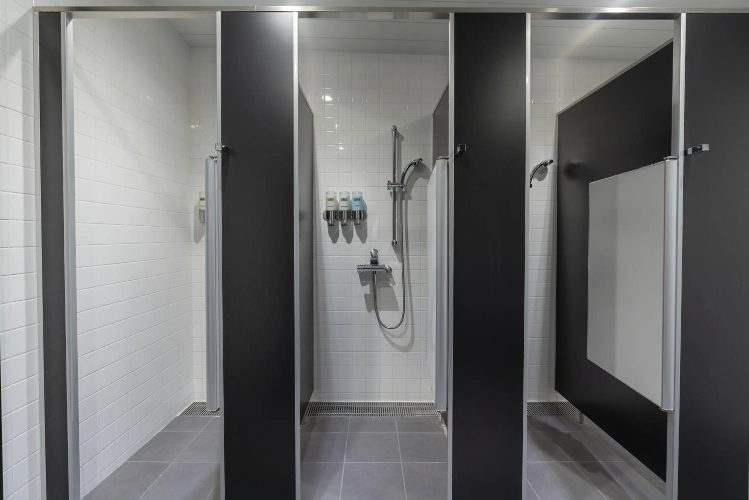 Shower in The Lodge Moiwa 834