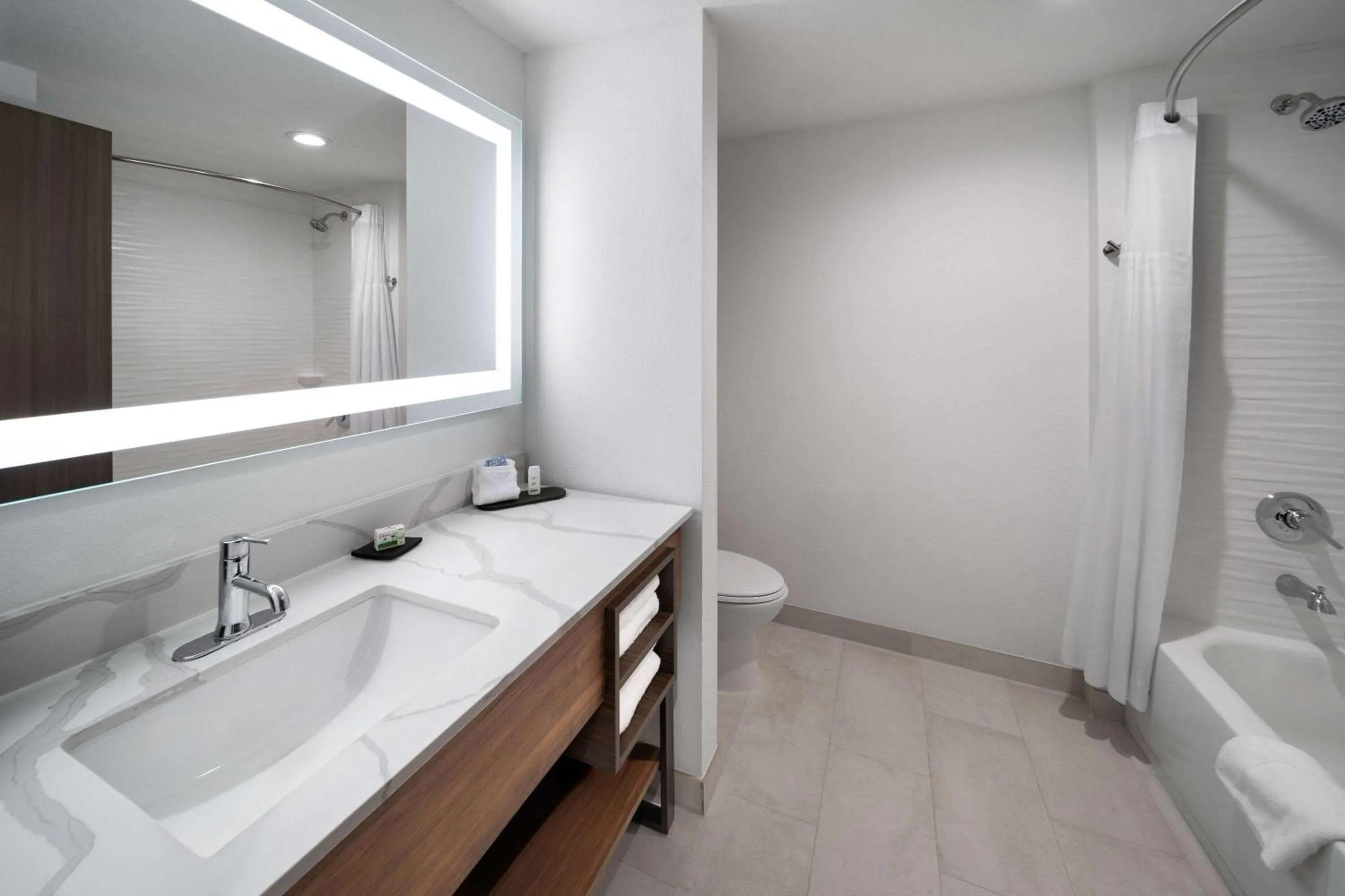 Bathroom in La Quinta Inn & Suites by Wyndham San Antonio at the RIM