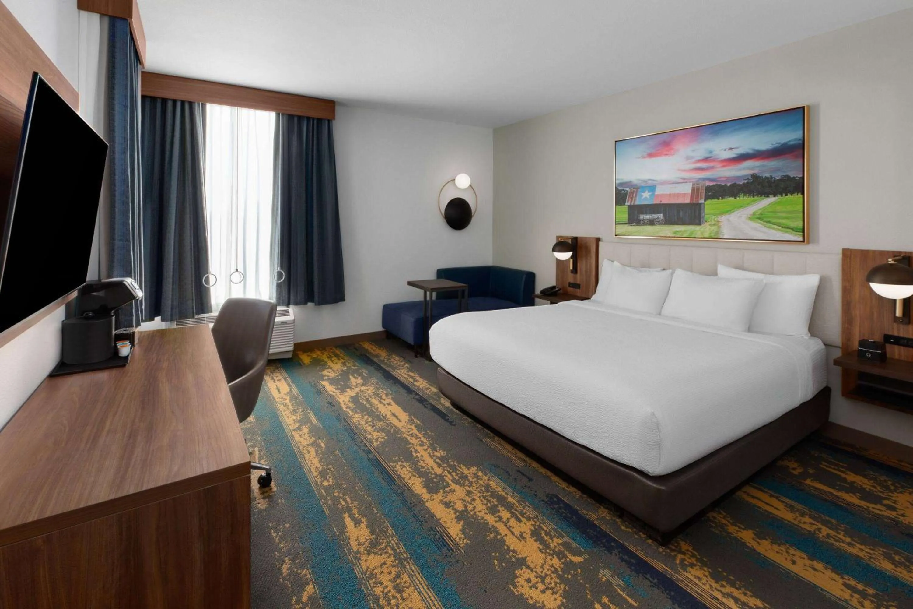 Photo of the whole room, Bed in La Quinta Inn & Suites by Wyndham San Antonio at the RIM