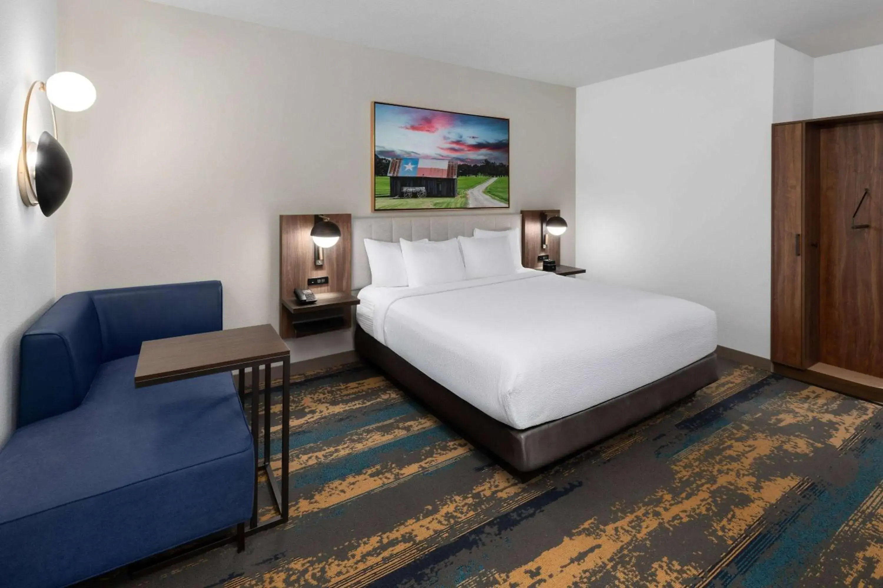 King Room - Mobility Access in La Quinta Inn & Suites by Wyndham San Antonio at the RIM King Room - Mobility Access in La Quinta Inn & Suites by Wyndham San Antonio at the RIM