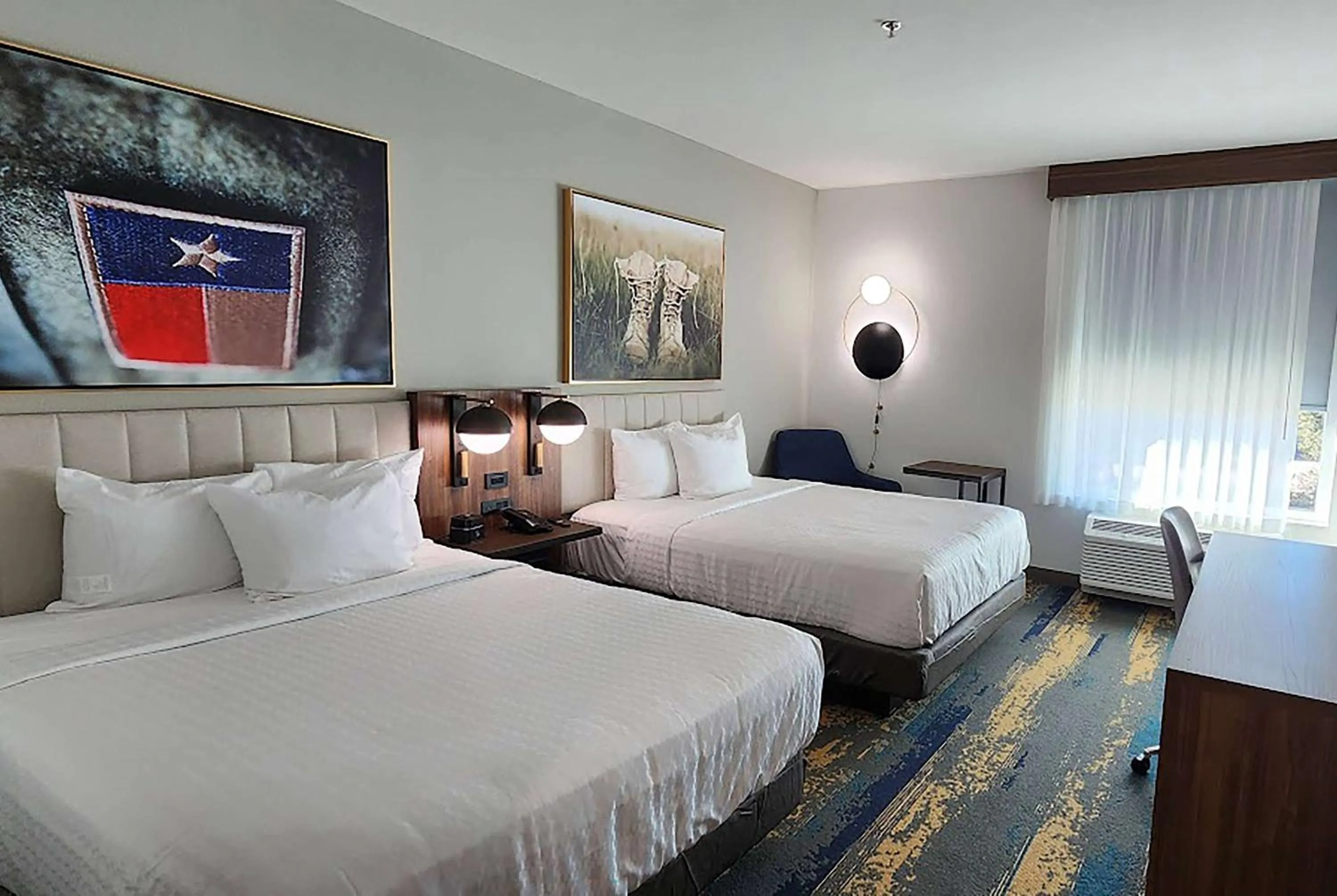 Queen Room with Two Queen Beds - Mobility Access in La Quinta Inn & Suites by Wyndham San Antonio at the RIM