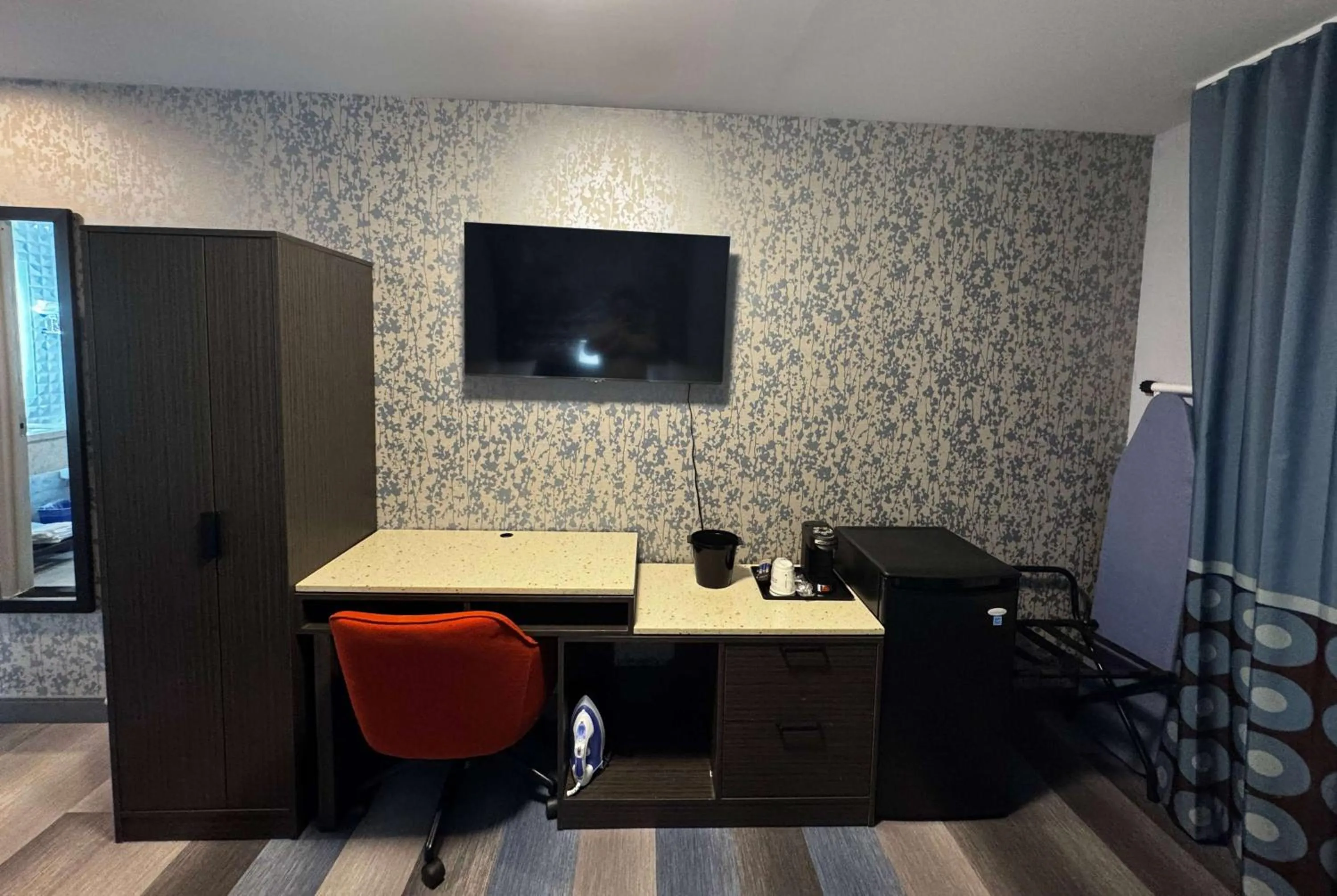 TV and multimedia in Super 8 by Wyndham Brooklyn Fulton Street Broadway Junction