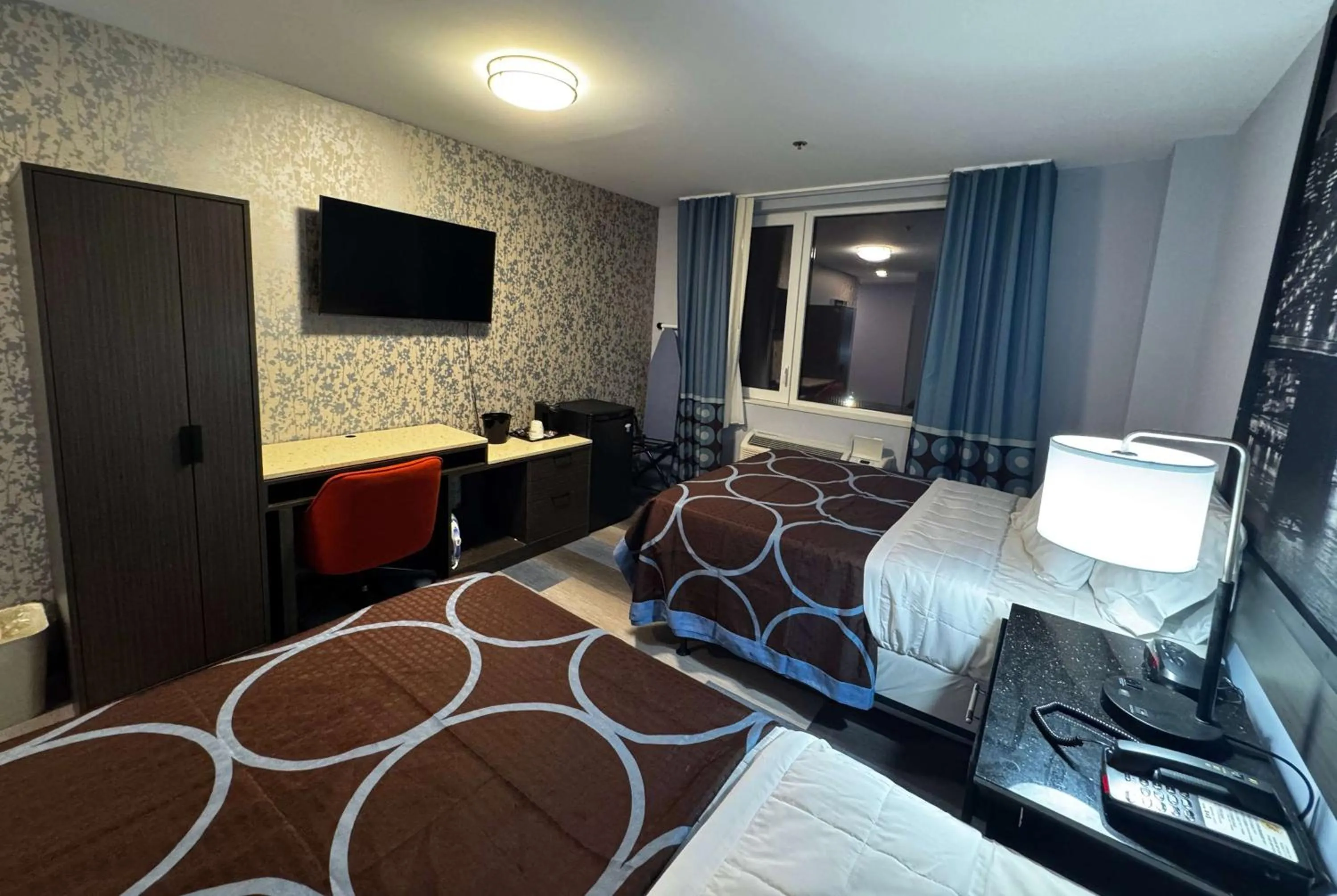 Photo of the whole room, Bed in Super 8 by Wyndham Brooklyn Fulton Street Broadway Junction