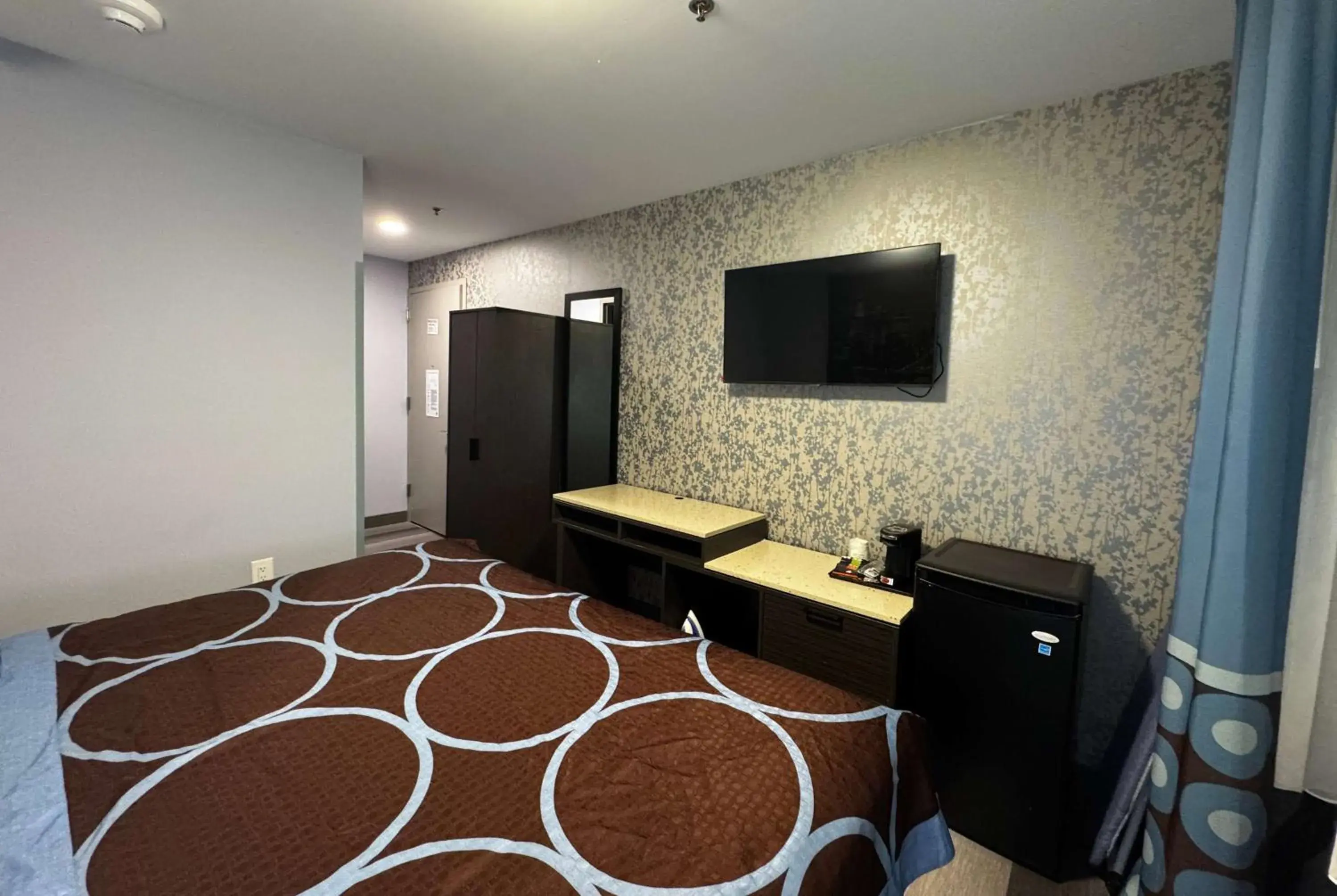 Photo of the whole room, Bed in Super 8 by Wyndham Brooklyn Fulton Street Broadway Junction Photo of the whole room, Bed in Super 8 by Wyndham Brooklyn Fulton Street Broadway Junction