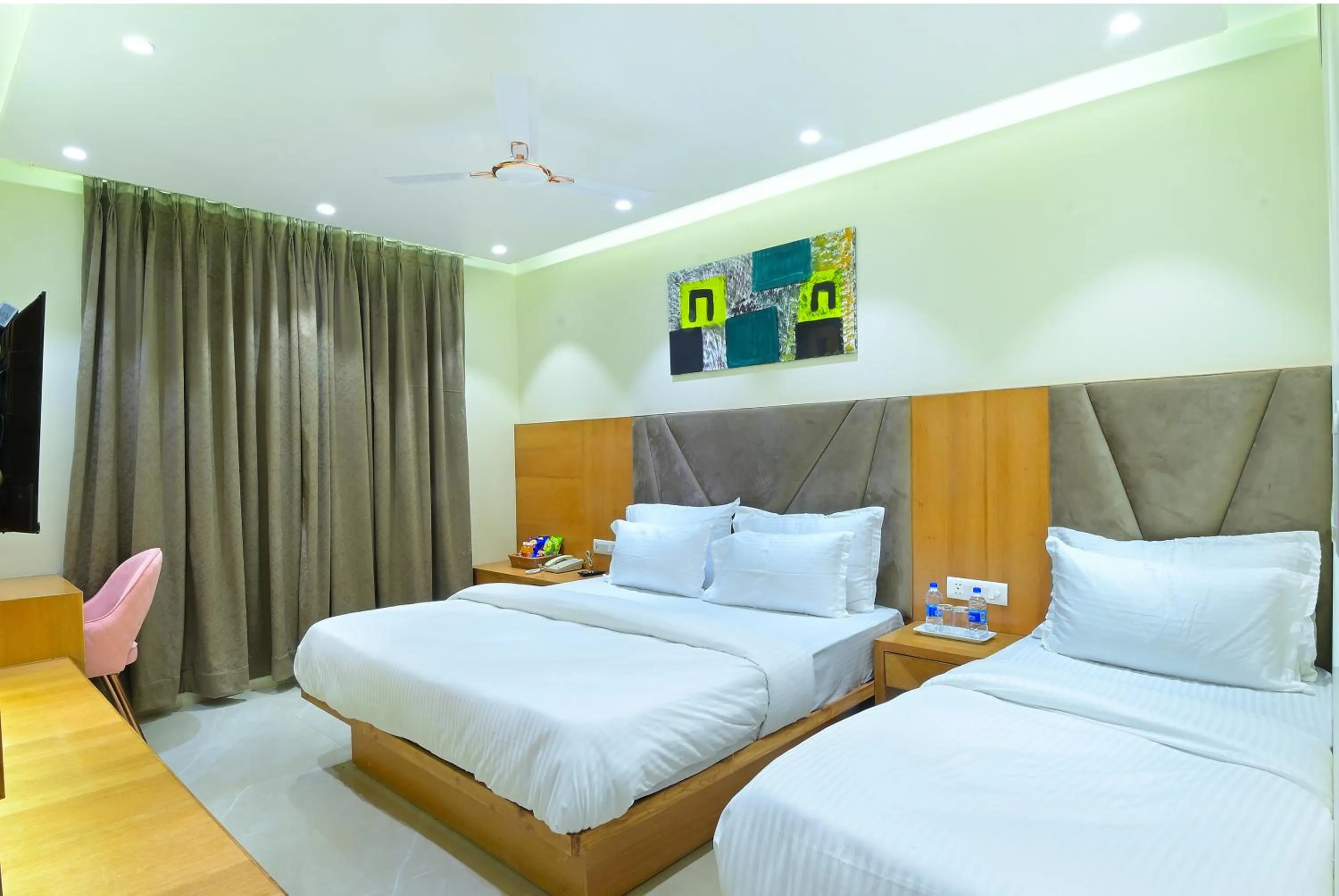 Photo of the whole room, Bed in HOTEL SHANDON-2 Mins From Connaught Place