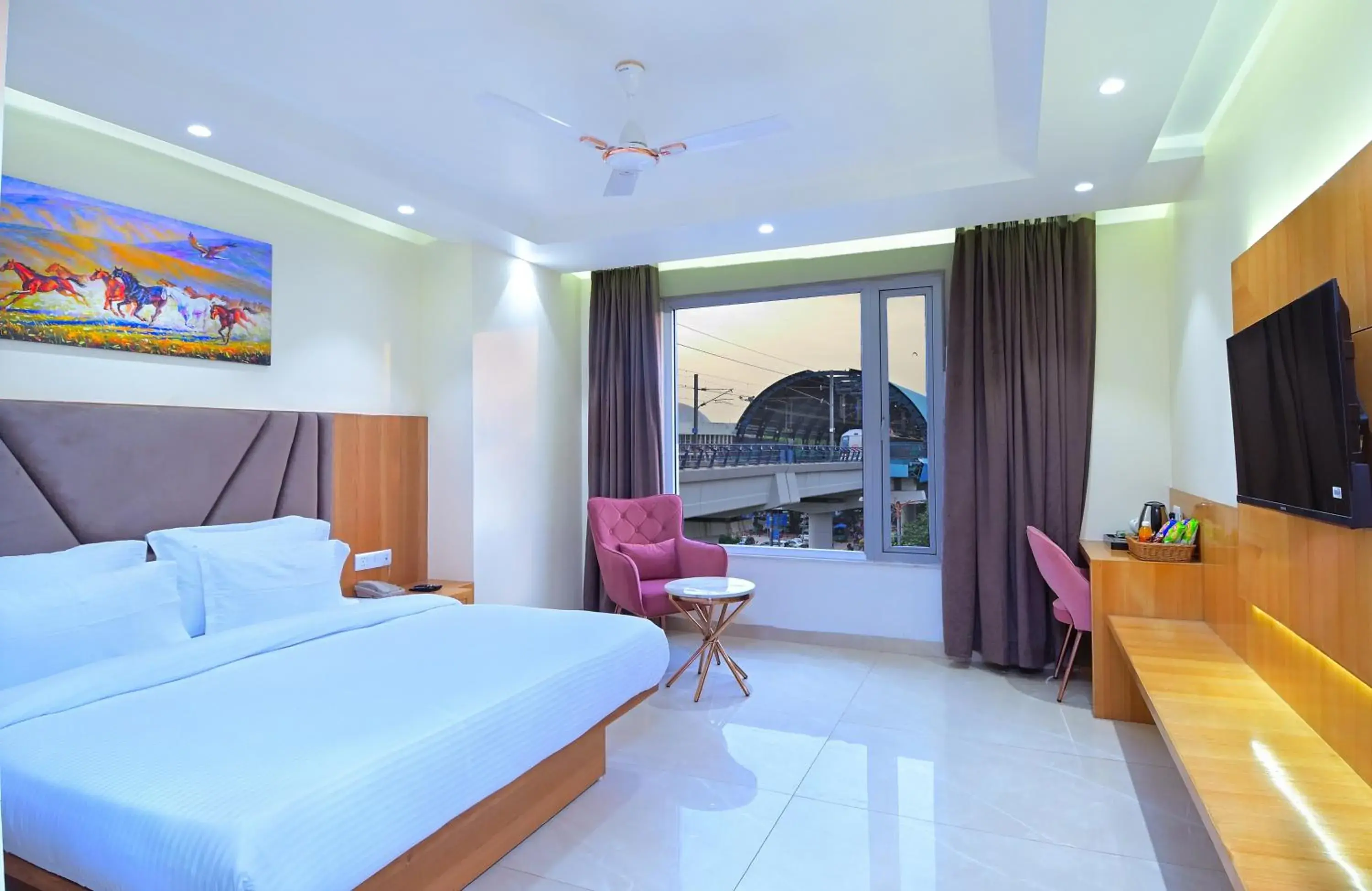 Executive Suite in HOTEL SHANDON-2 Mins From Connaught Place Executive Suite in HOTEL SHANDON-2 Mins From Connaught Place
