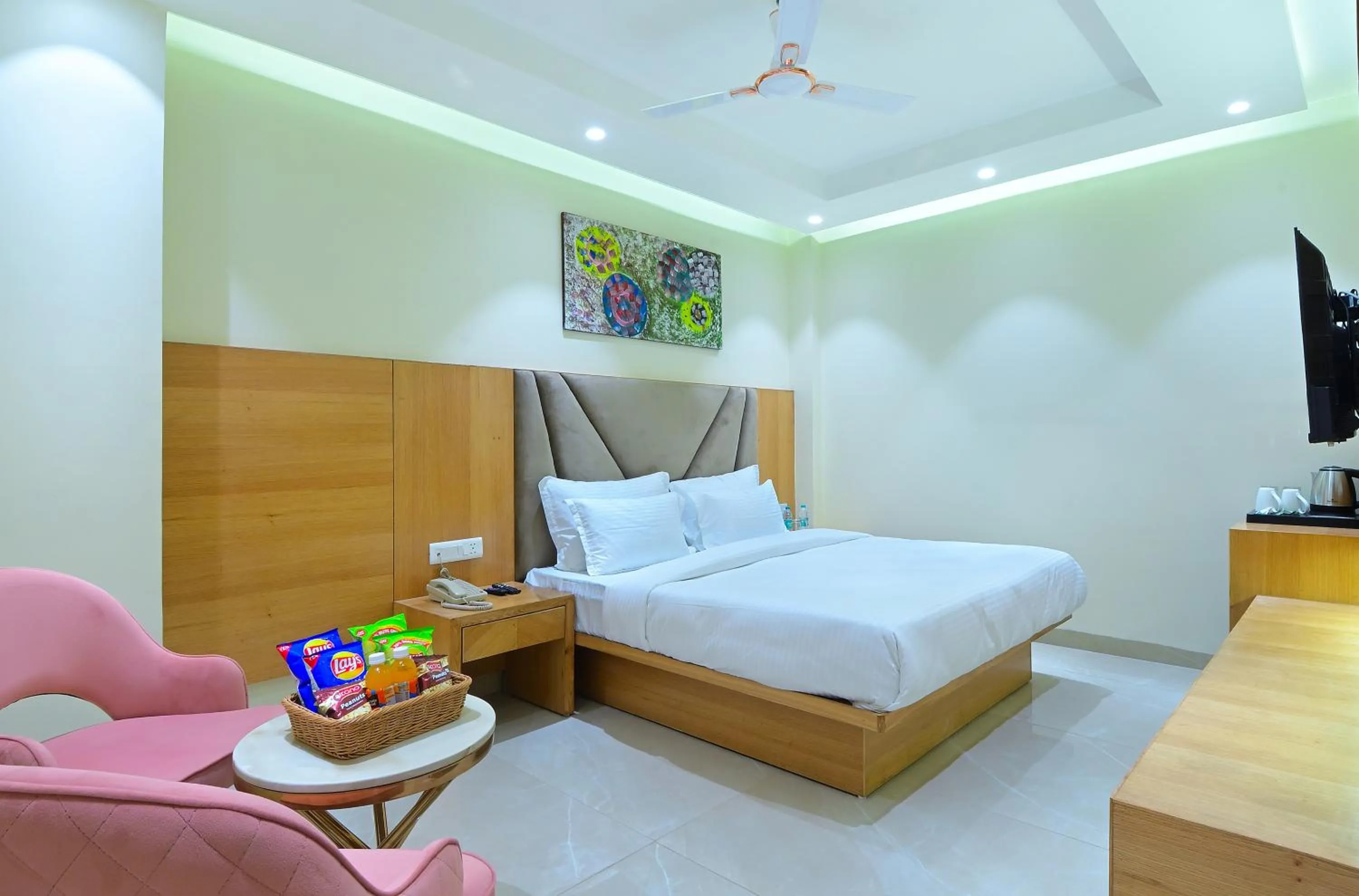 Photo of the whole room, Bed in HOTEL SHANDON-2 Mins From Connaught Place