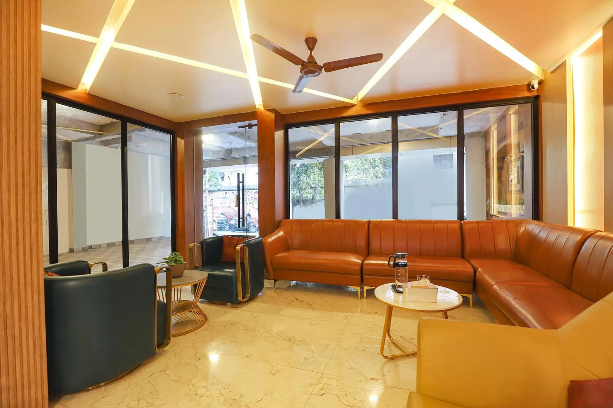 Seating area in FabHotel Nestlay Rooms High Court