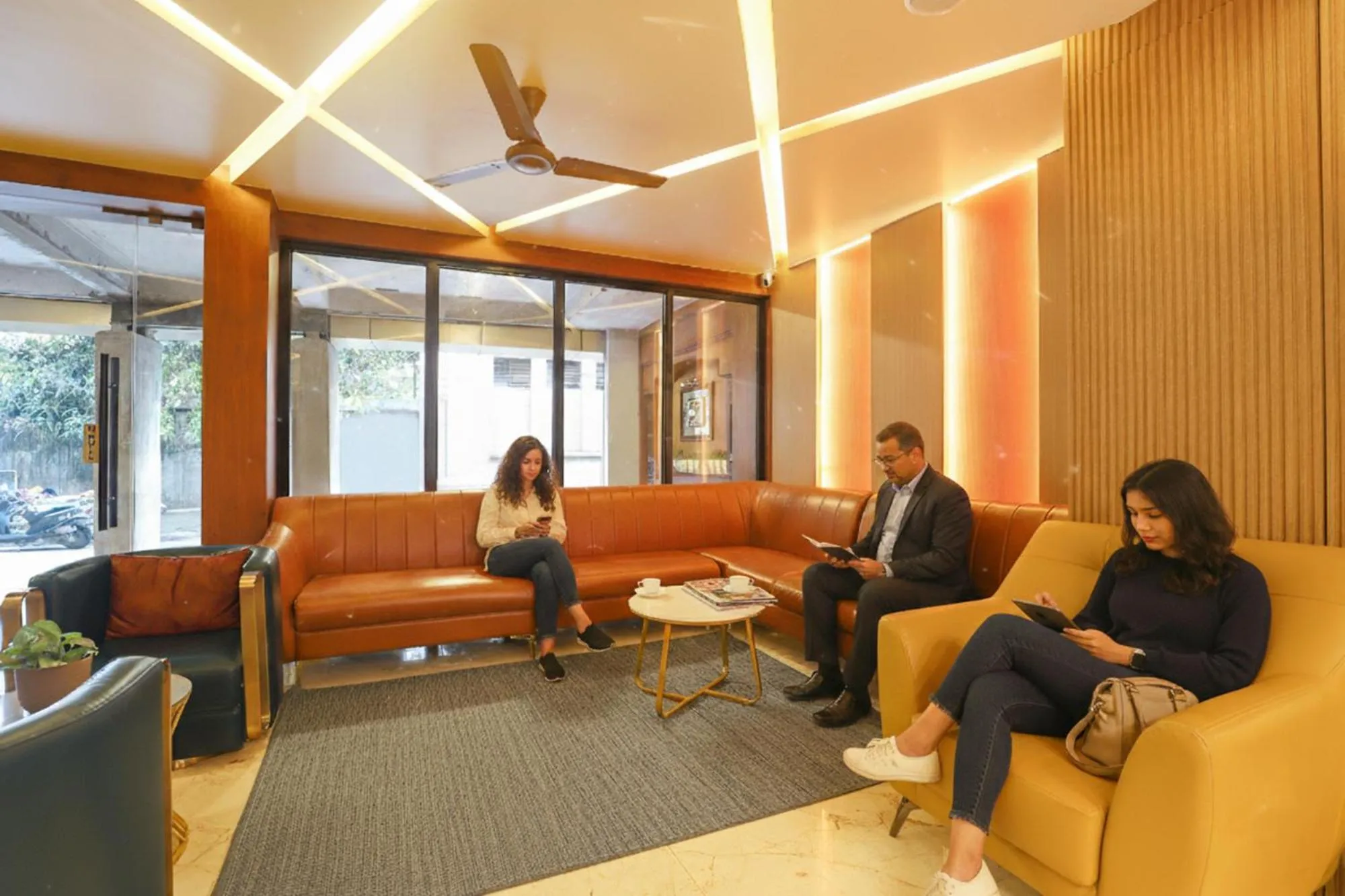 Seating area in FabHotel Nestlay Rooms High Court