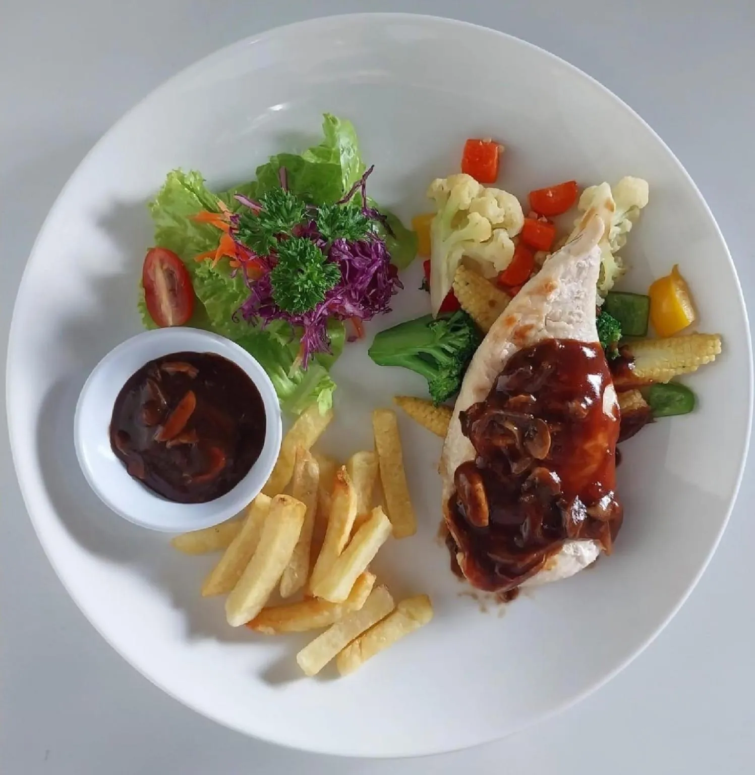 Food and drinks in Sujiwa Ubud Hotel & Villa