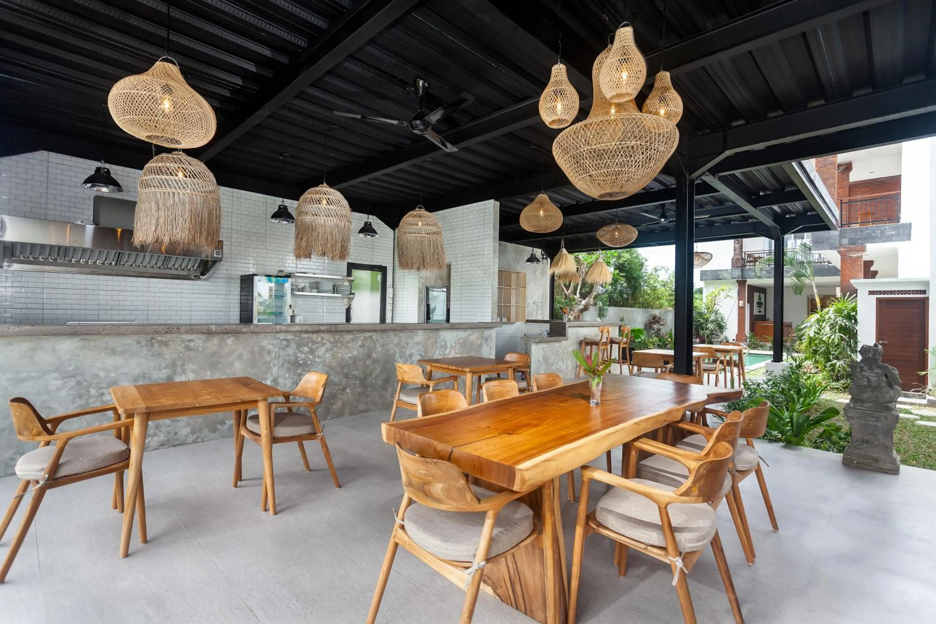 Restaurant/places to eat in Sujiwa Ubud Hotel & Villa