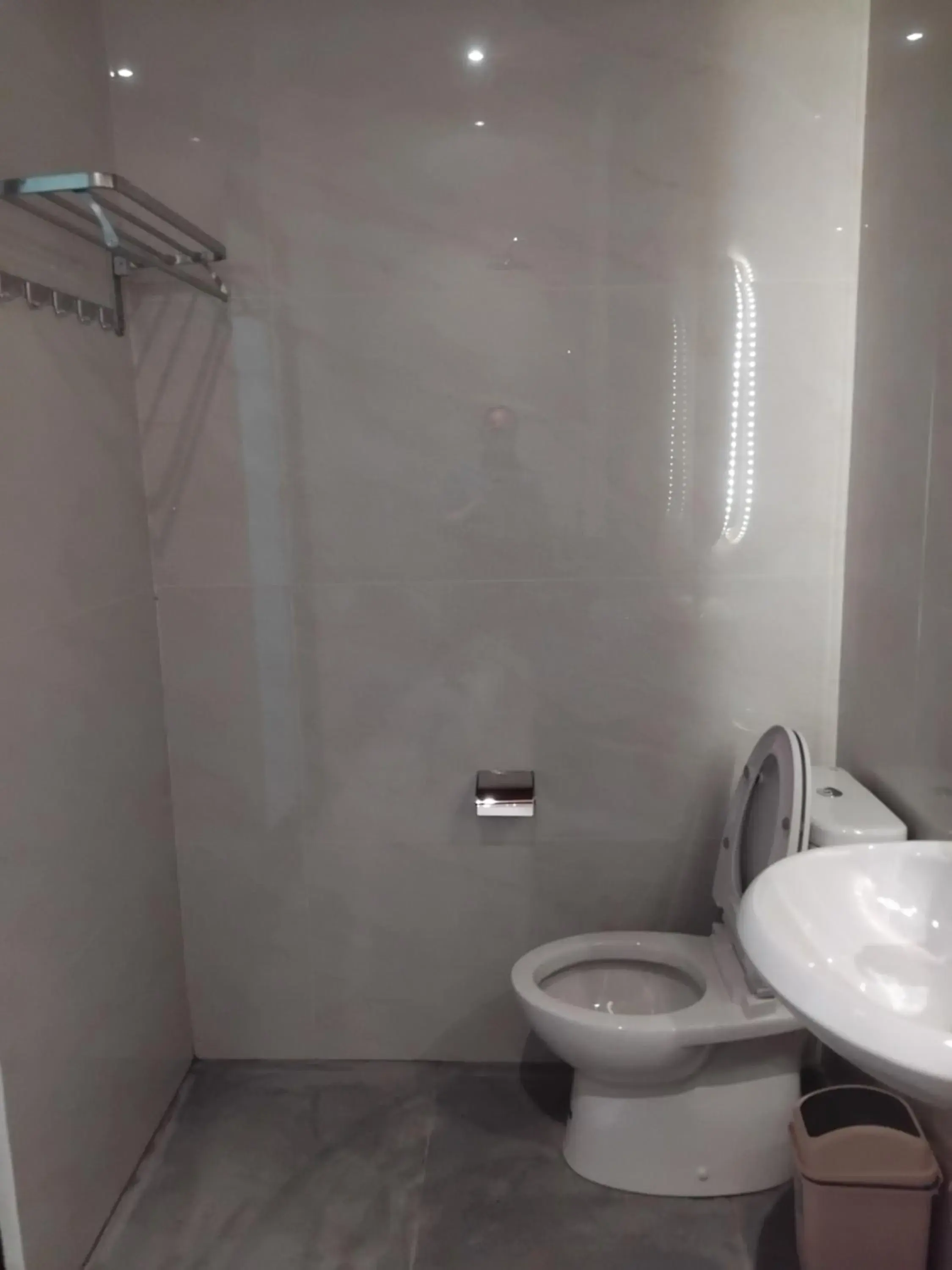 Toilet in Sujiwa Ubud Hotel & Villa Toilet in Sujiwa Ubud Hotel & Villa