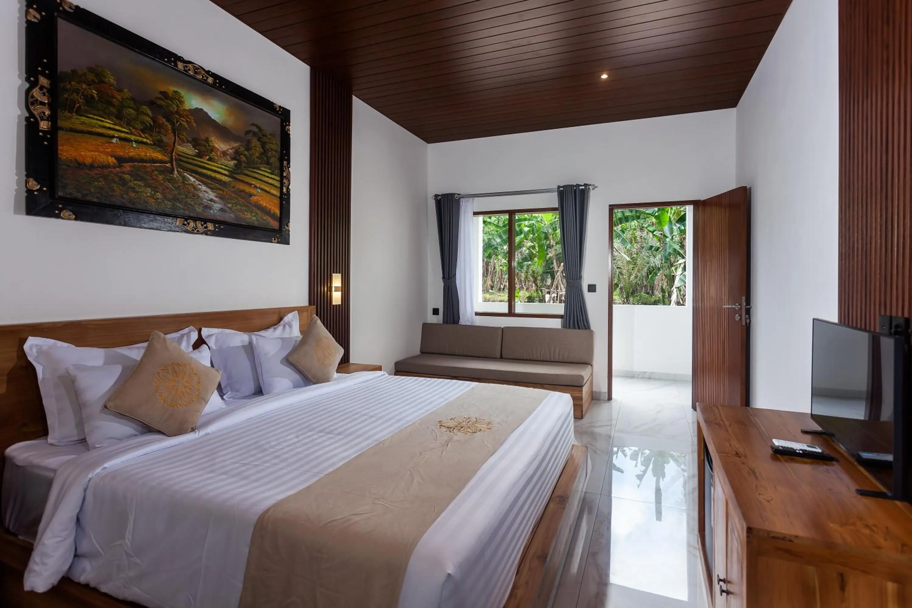 Communal lounge/ TV room, Bed in Sujiwa Ubud Hotel & Villa