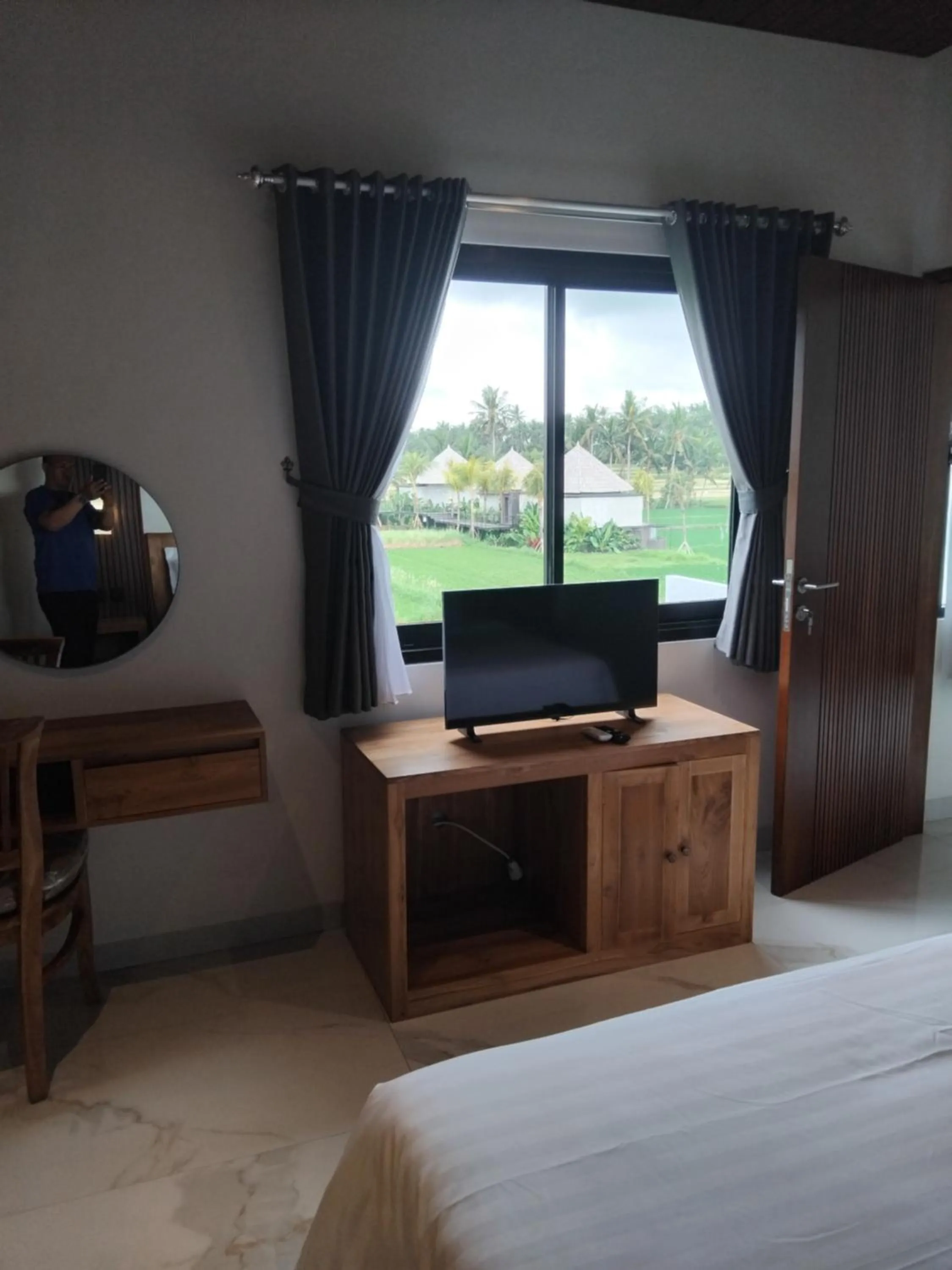 Communal lounge/ TV room, Bed in Sujiwa Ubud Hotel & Villa