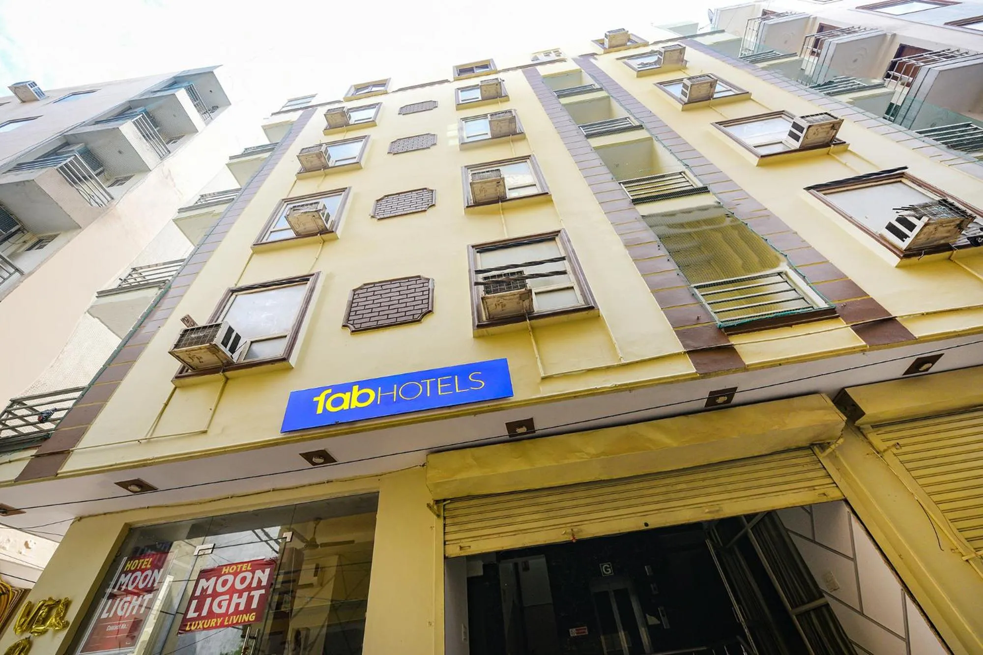 Facade/entrance in Via Moon Light