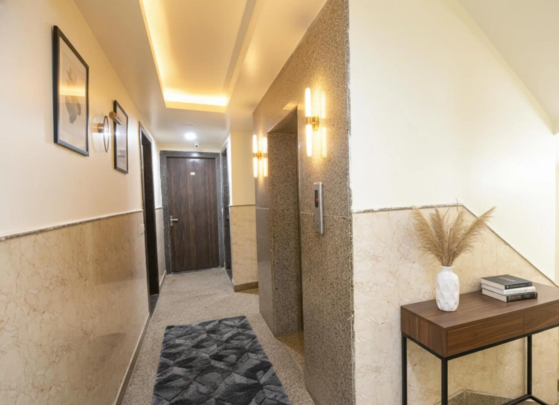 Lobby or reception in Via Moon Light Near Yashobhoomi Convention Centre