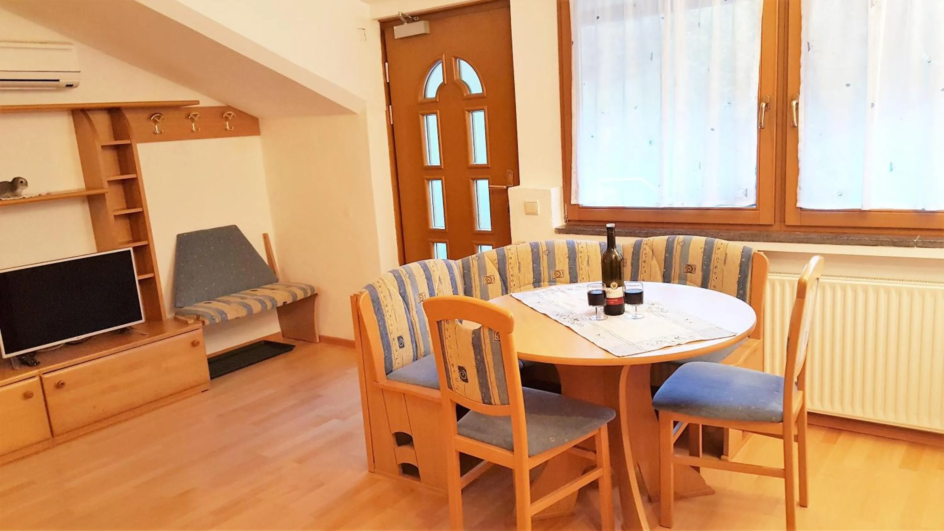 Dining area in Ferienwohnungen Koflerhof
