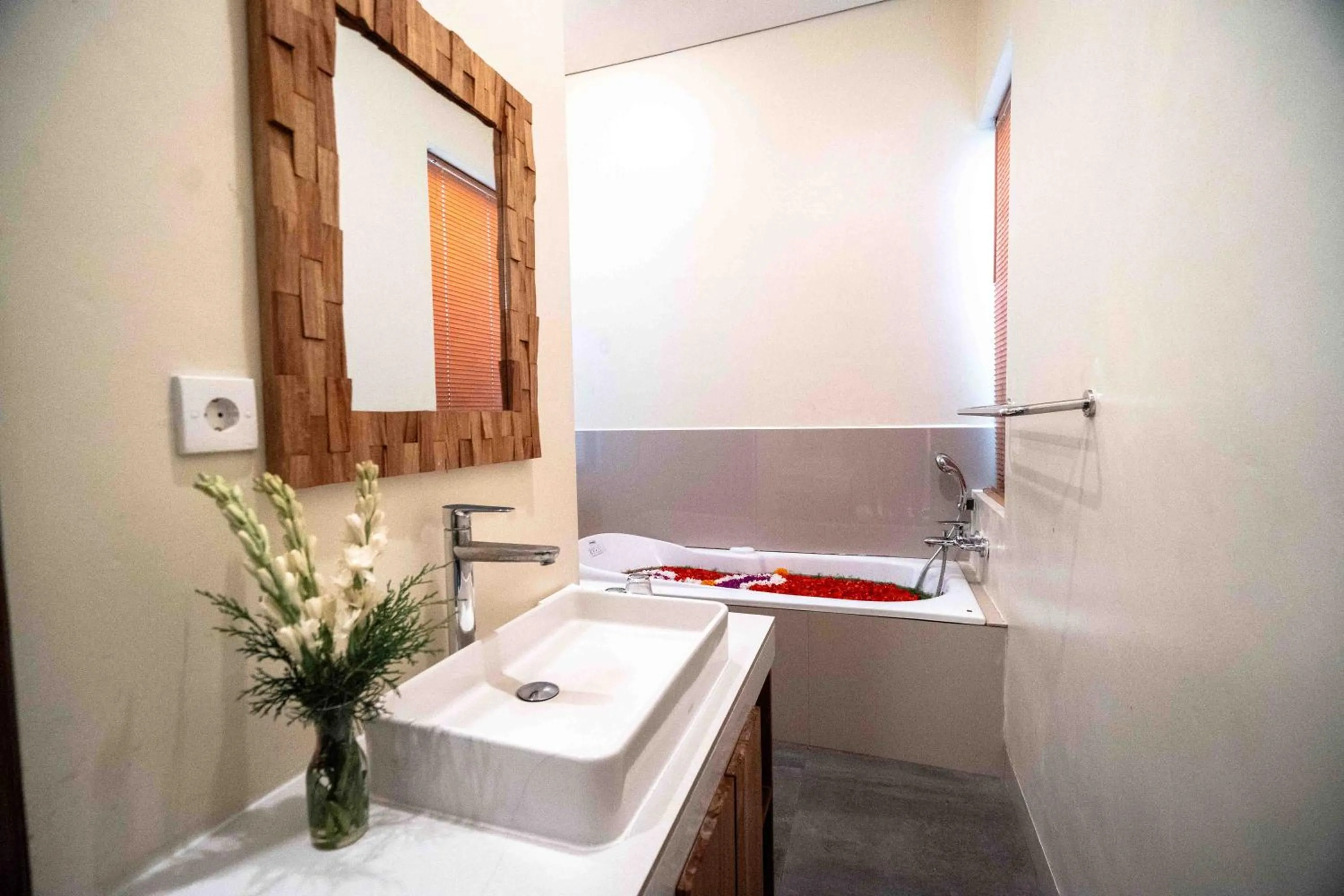 Shower in Suarsena Bisma Ubud