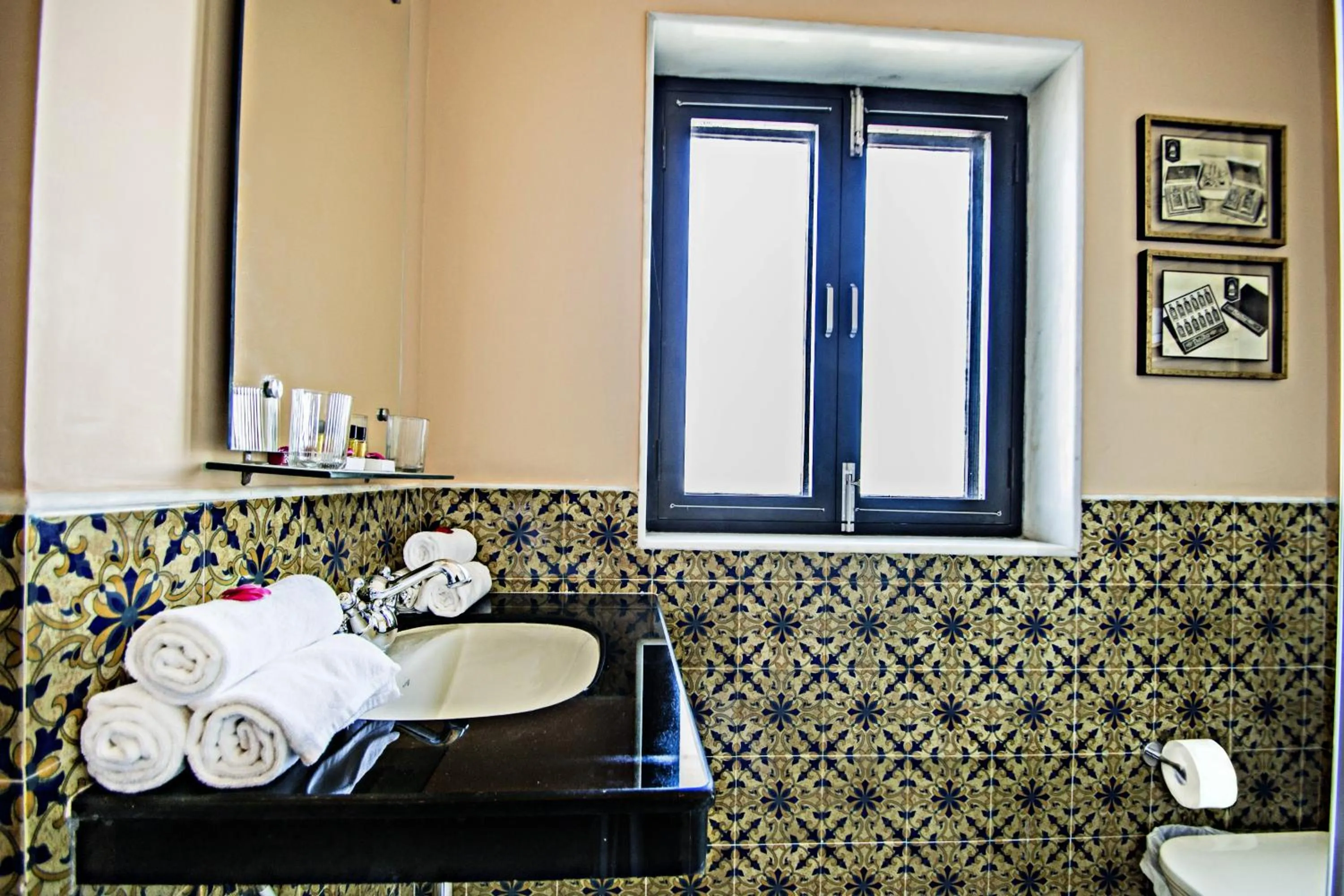 Bathroom in Sonaar Haveli