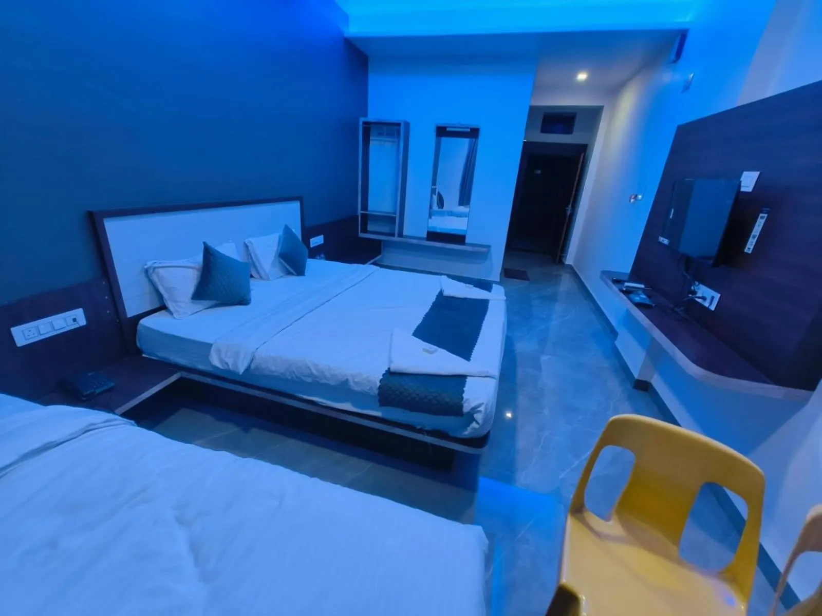 Bed in Hotel President Palace, Akkalkot