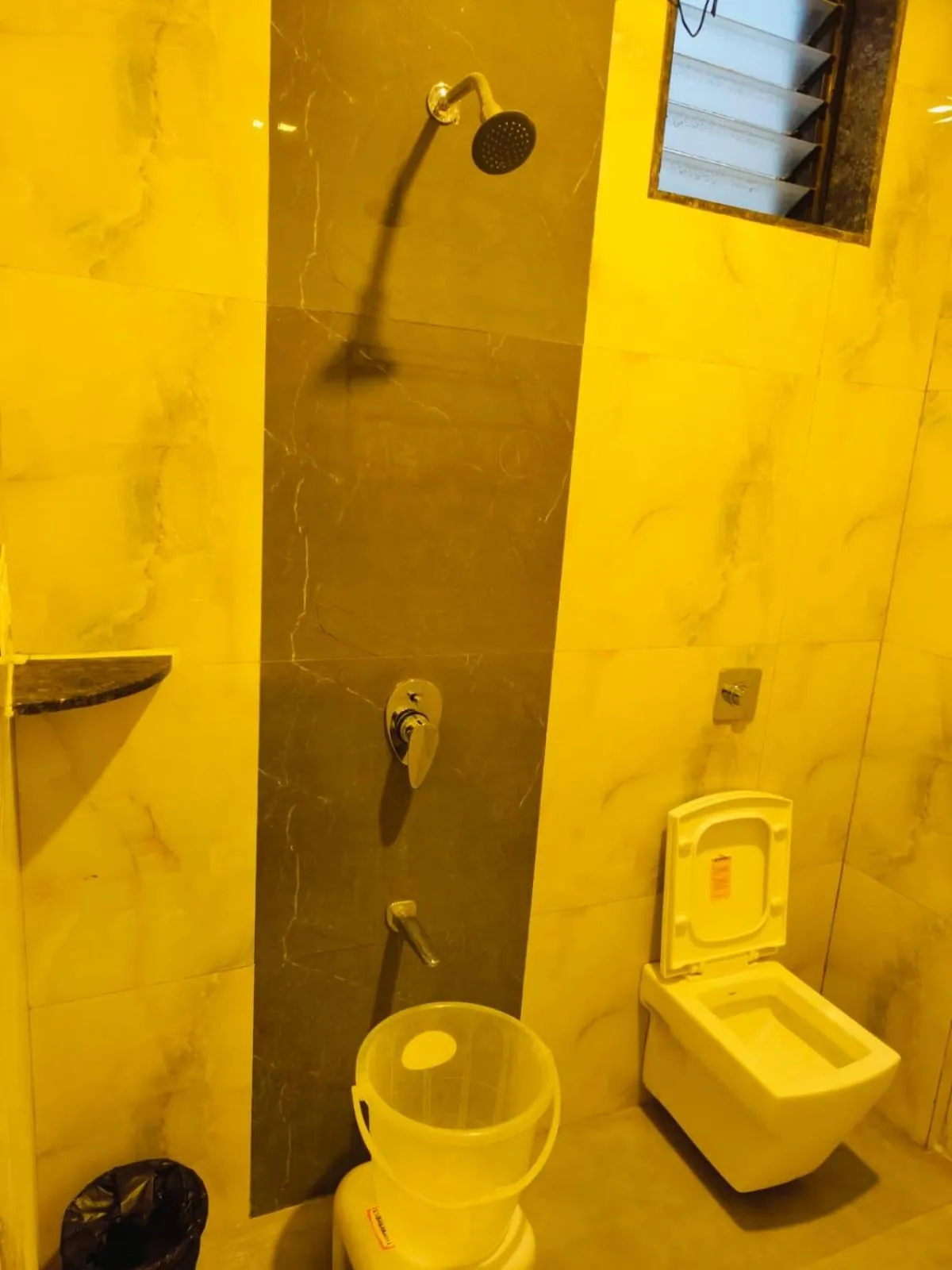Shower in Hotel President Palace, Akkalkot