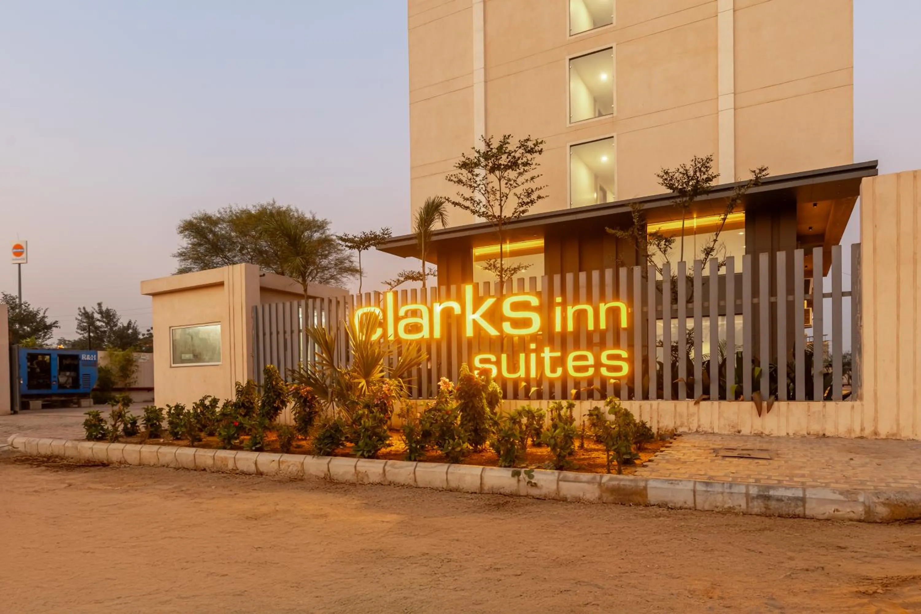 Facade/entrance in Clarks Inn Suites Jaipur