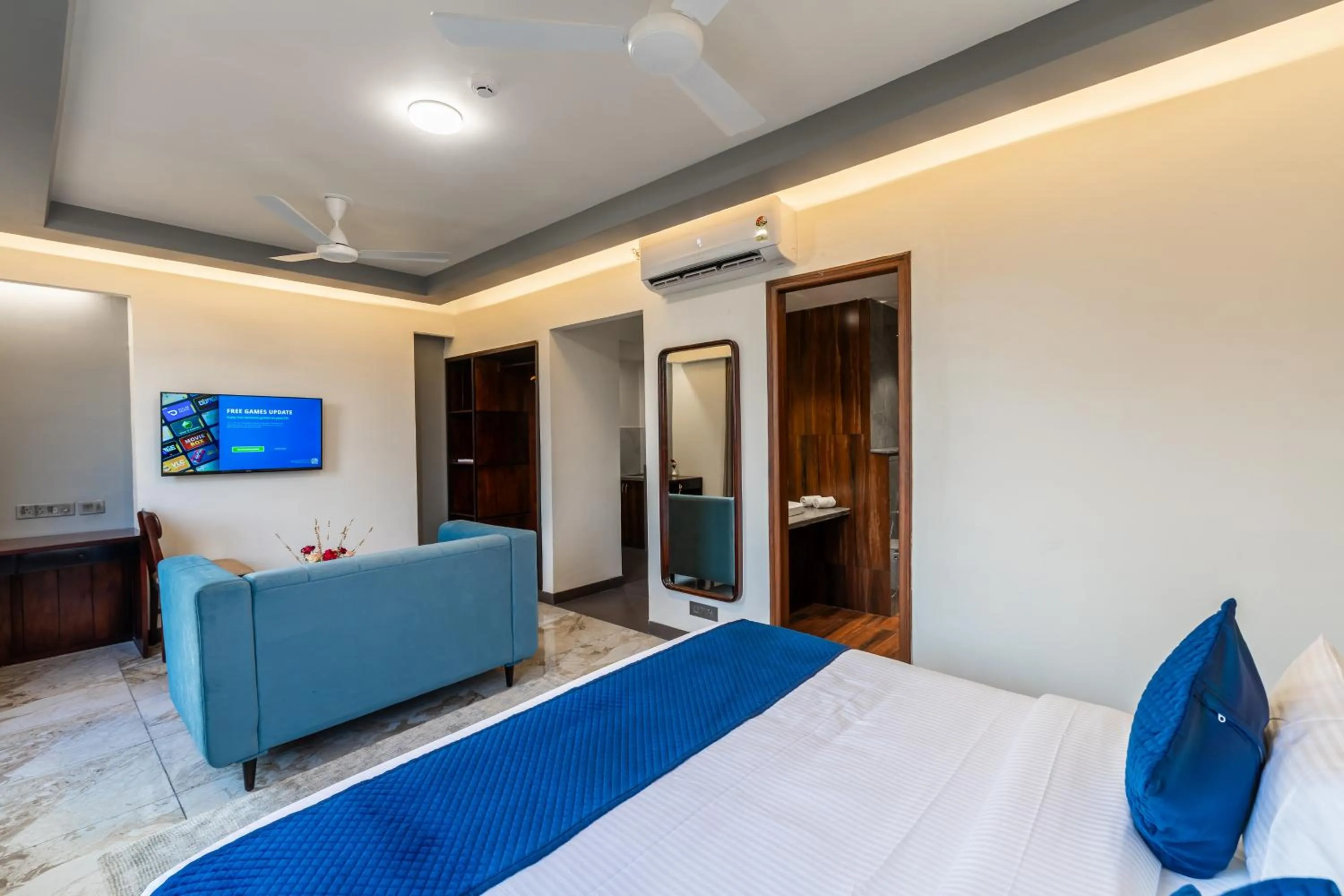 Seating area, Bed in Clarks Inn Suites Jaipur