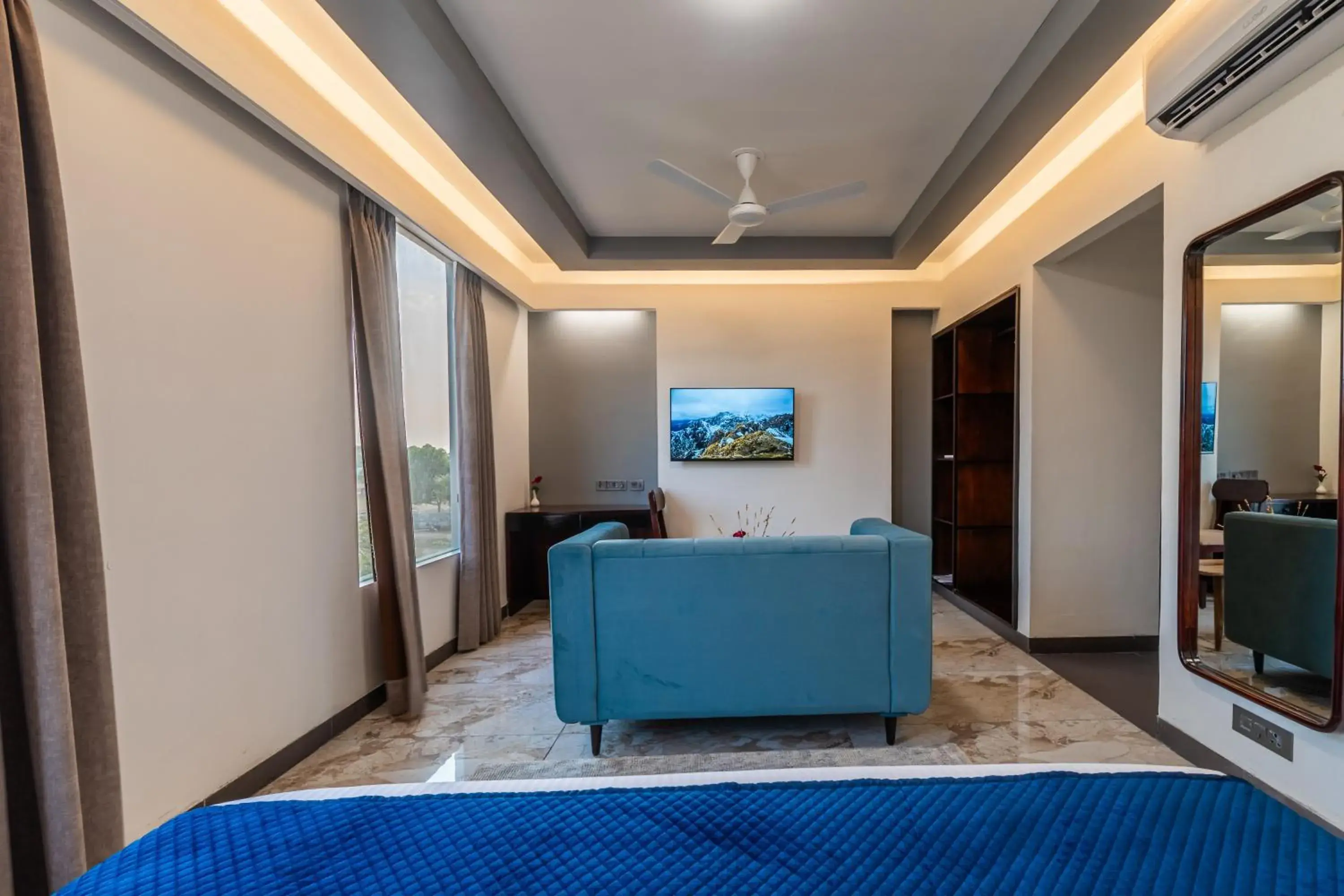 Seating area, Bed in Clarks Inn Suites Jaipur Seating area, Bed in Clarks Inn Suites Jaipur