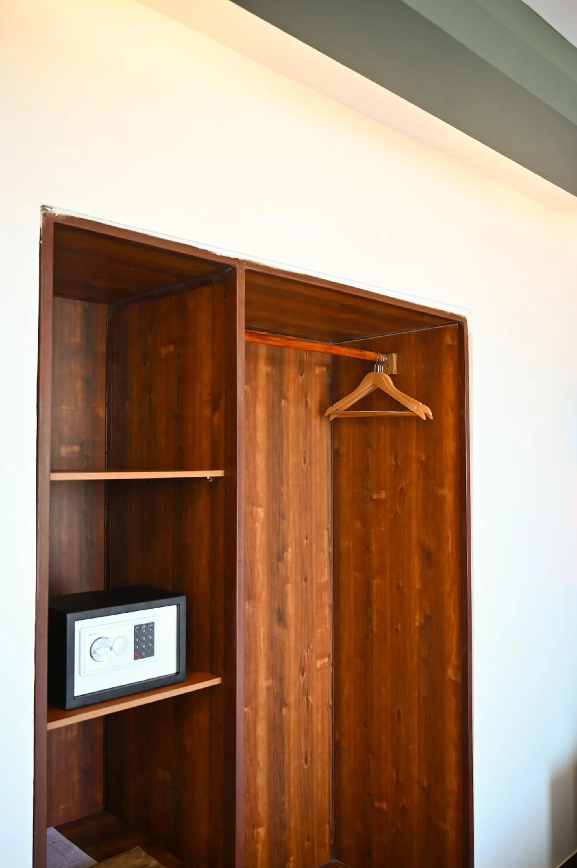 wardrobe in Ginger Jaipur, Ajmer Road