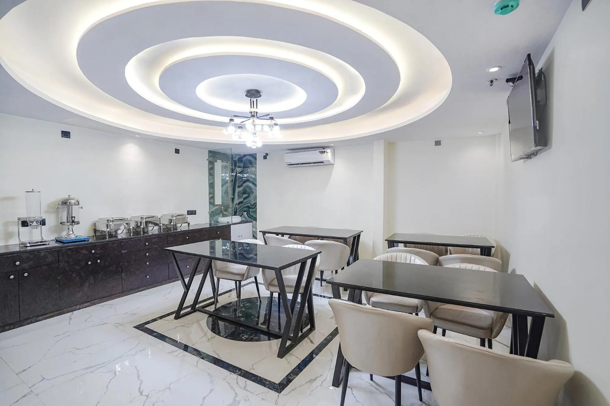 Dining area in FabHotel Well Back