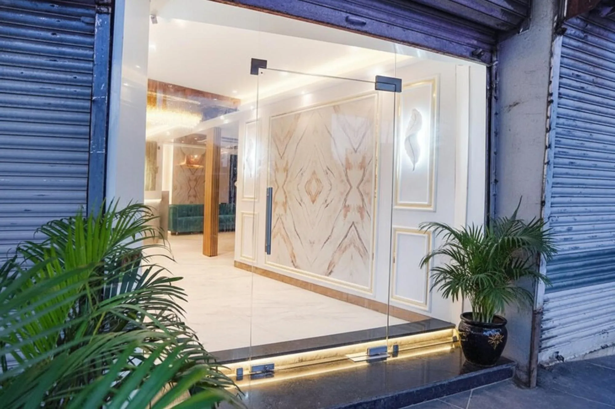 Facade/entrance in FabHotel Well Back