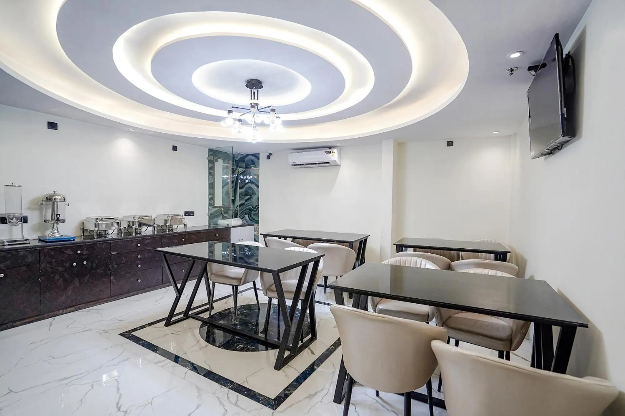 Dining area in FabHotel Well Back