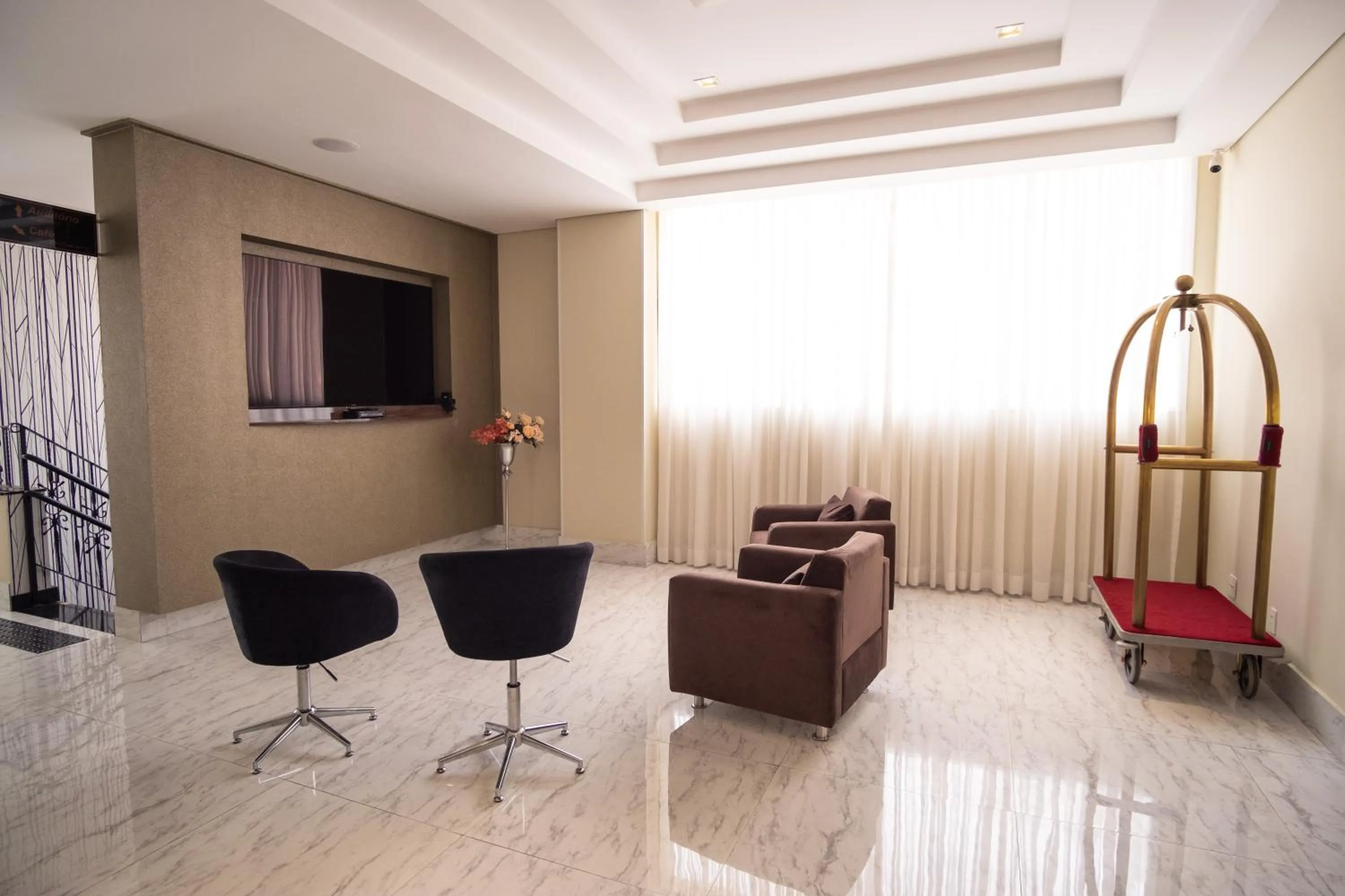 Lobby or reception in Padom Business Hotel